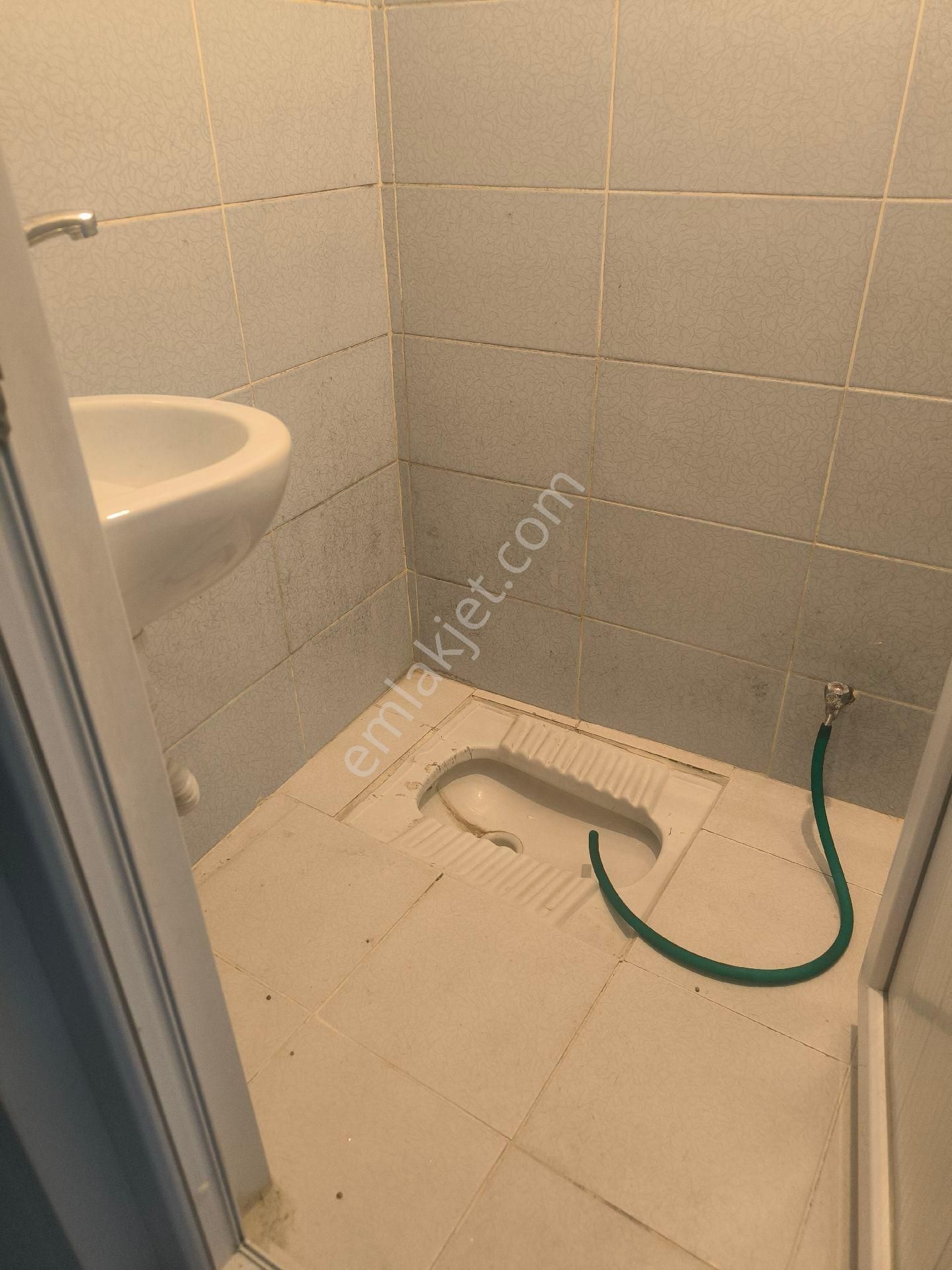 Pendik Çamçeşme Mah 2+1 Doğalgaz Kombili Yarı Bodrum Masrafsız Kiralık Daire - Görsel 24