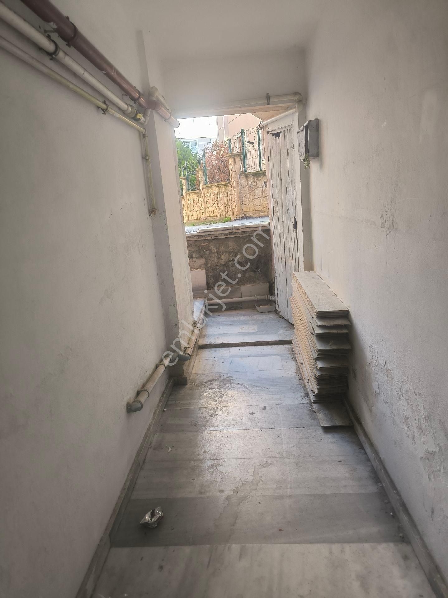 Pendik Çamçeşme Mah 2+1 Doğalgaz Kombili Yarı Bodrum Masrafsız Kiralık Daire - Görsel 25