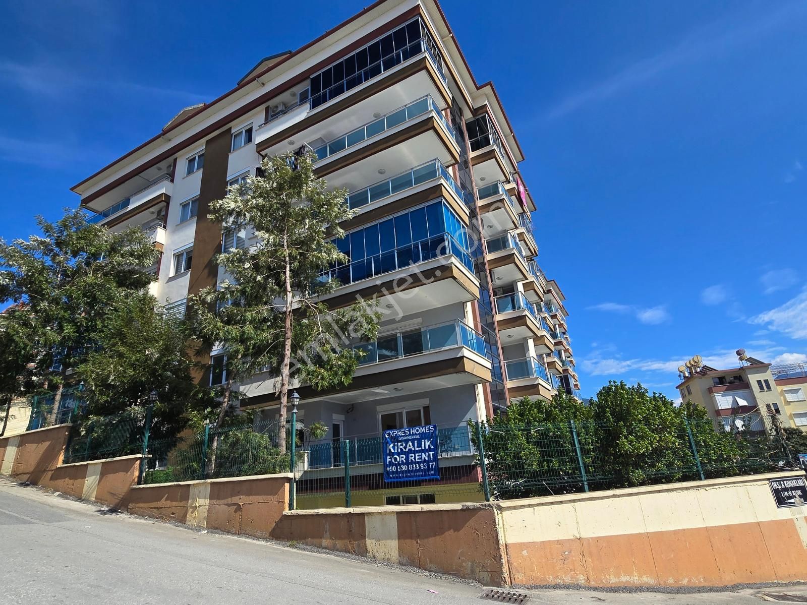 Alanya Çıplaklı Mahmut Okşar Sitesi İçerisinde Kiralık 2+1 Daire