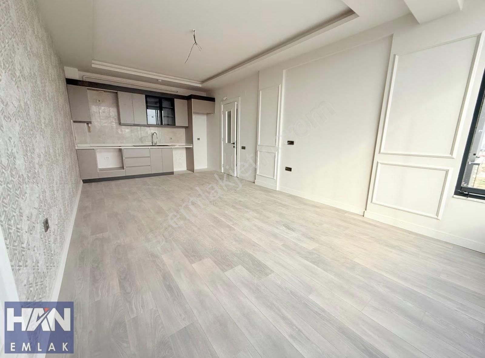 Han Emlak'tan Eski Mezitli De Devlet Hastahanesi Civarı 2+1