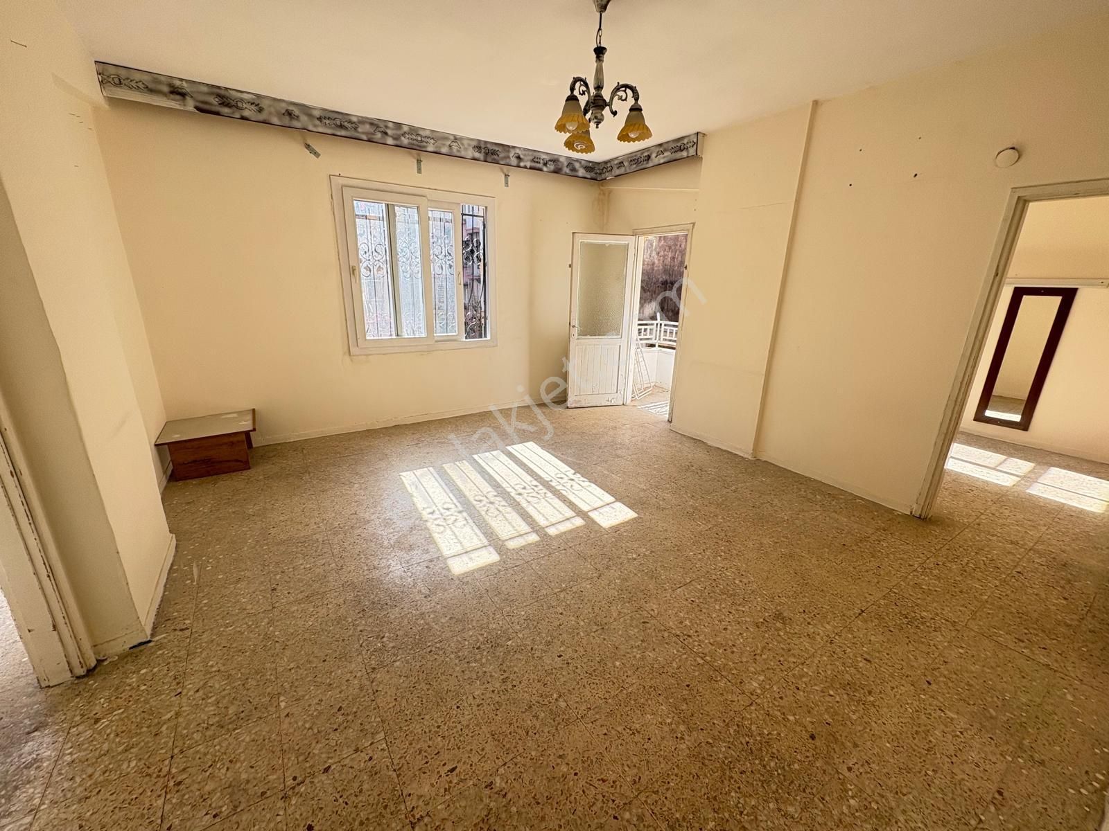 Prestij'den Mesudiye'de Asansörlü Geniş Oturumlu 2+1 Daire - Görsel 3