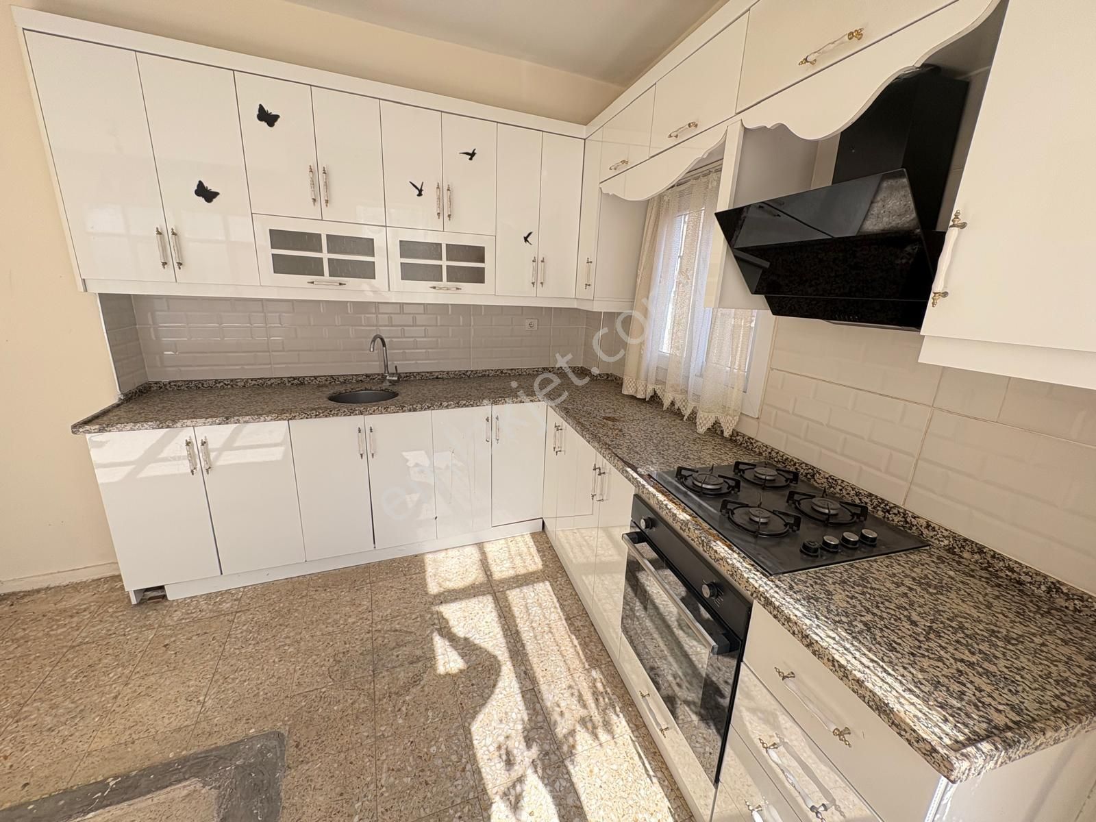 Prestij'den Mesudiye'de Asansörlü Geniş Oturumlu 2+1 Daire - Görsel 6