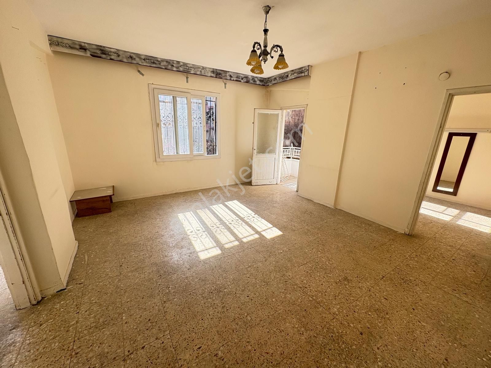 Prestij'den Mesudiye'de Asansörlü Geniş Oturumlu 2+1 Daire