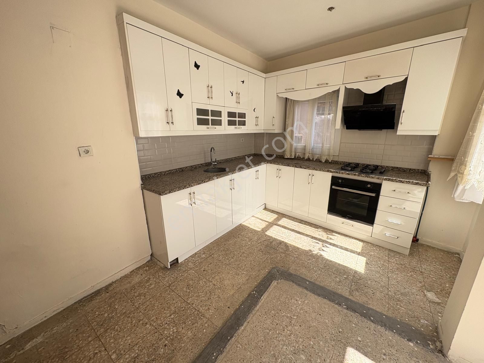 Prestij'den Mesudiye'de Asansörlü Geniş Oturumlu 2+1 Daire - Görsel 2