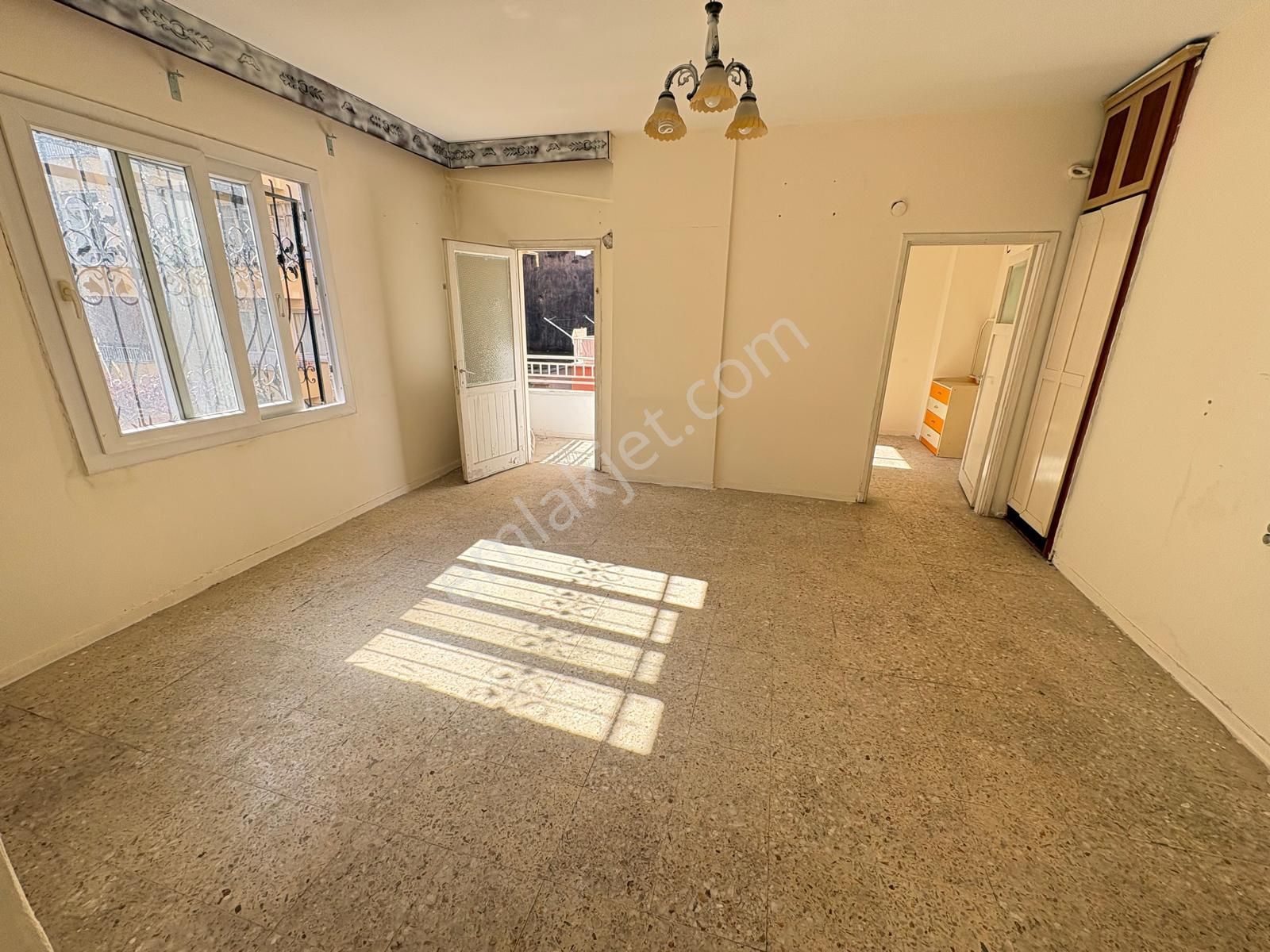 Prestij'den Mesudiye'de Asansörlü Geniş Oturumlu 2+1 Daire - Görsel 8