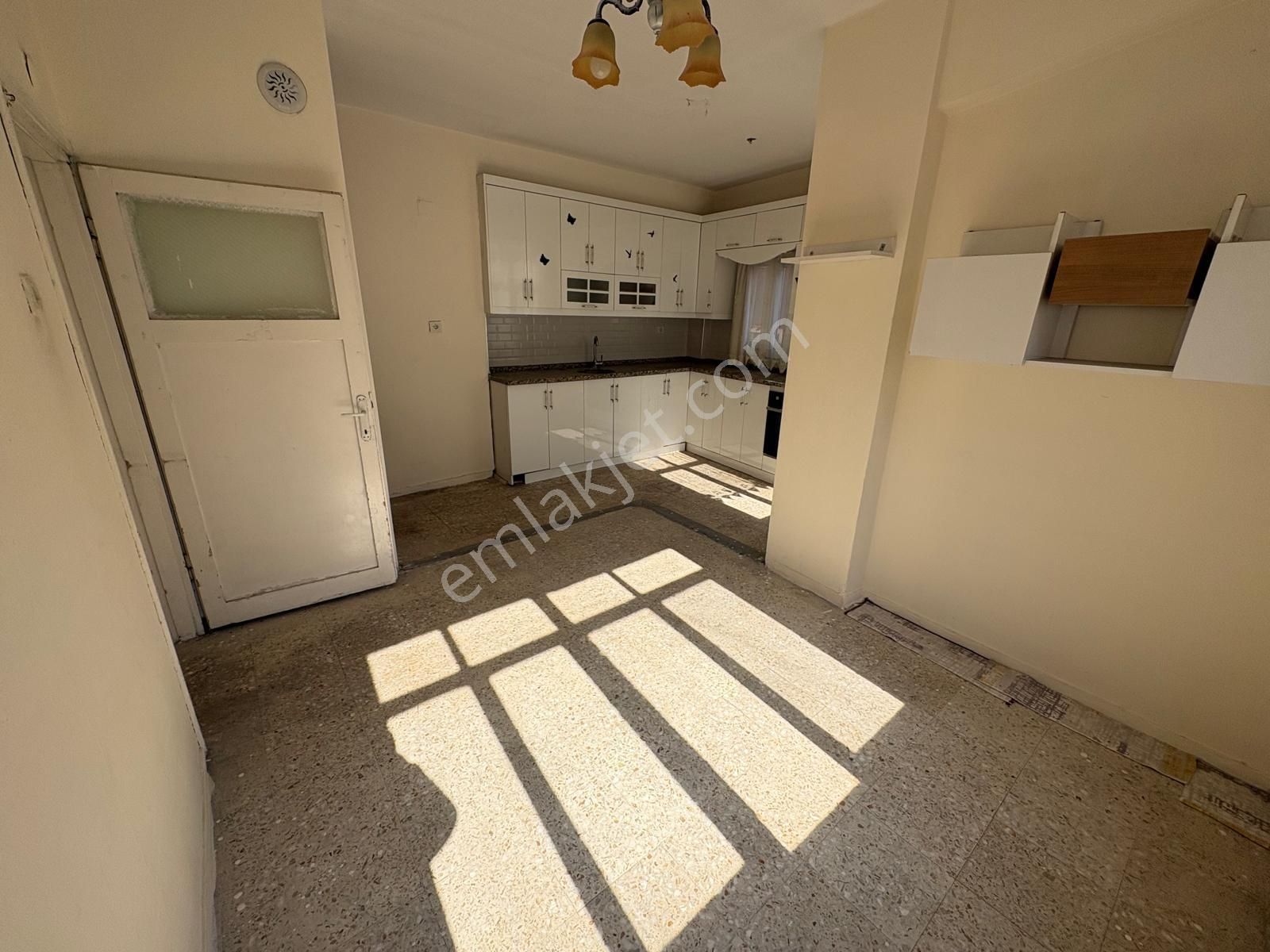 Prestij'den Mesudiye'de Asansörlü Geniş Oturumlu 2+1 Daire - Görsel 9