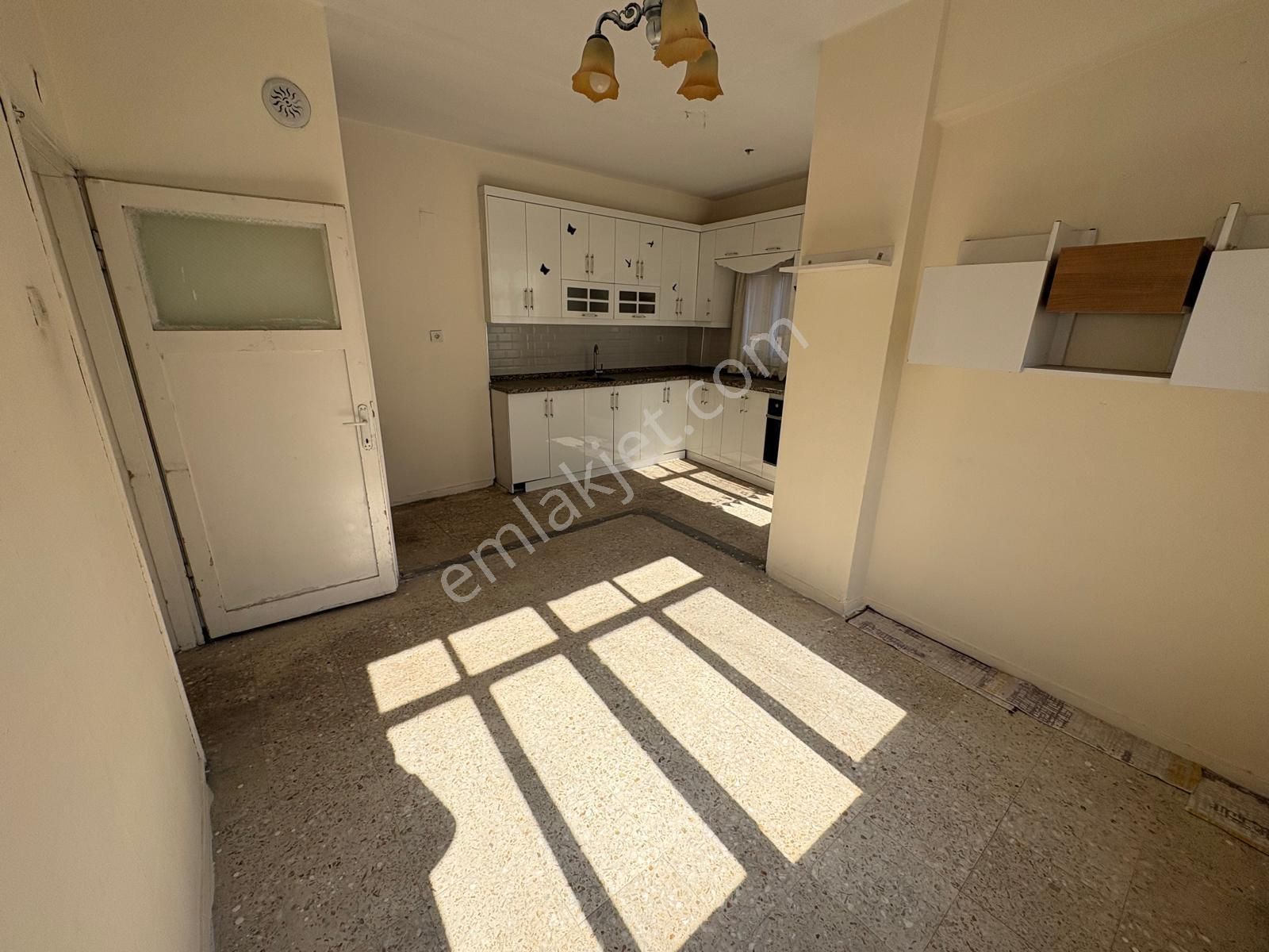 Prestij'den Mesudiye'de Asansörlü Geniş Oturumlu 2+1 Daire - Görsel 11