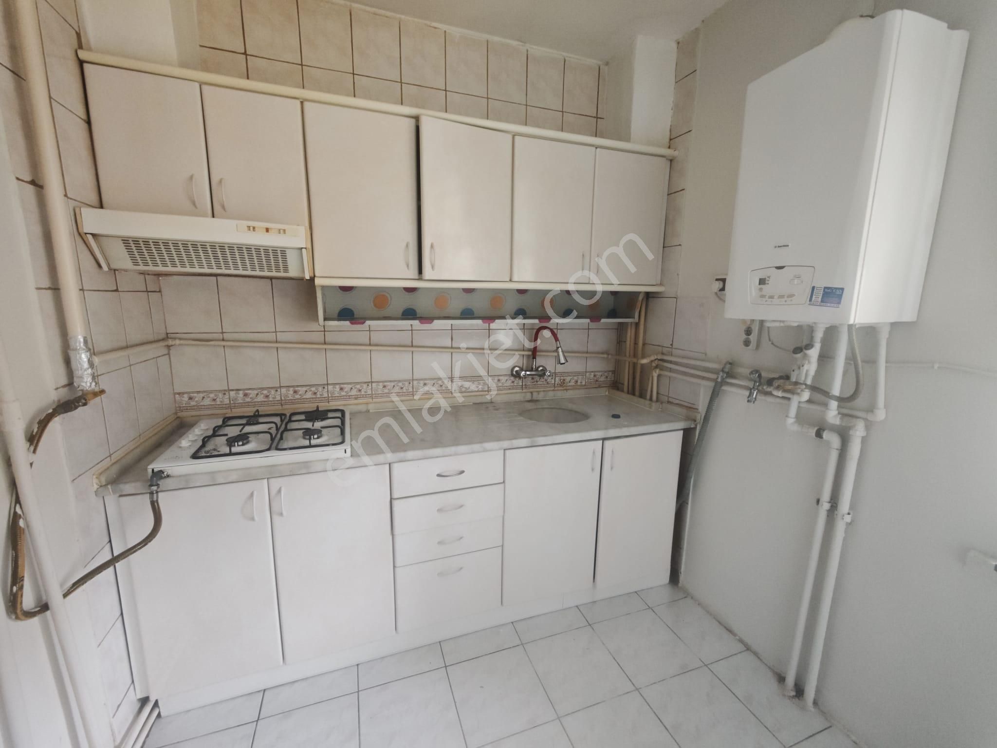 Lider Emlak'tan Aydınlıkevler'de Ön Cephe 2+1 Kiralık Daire