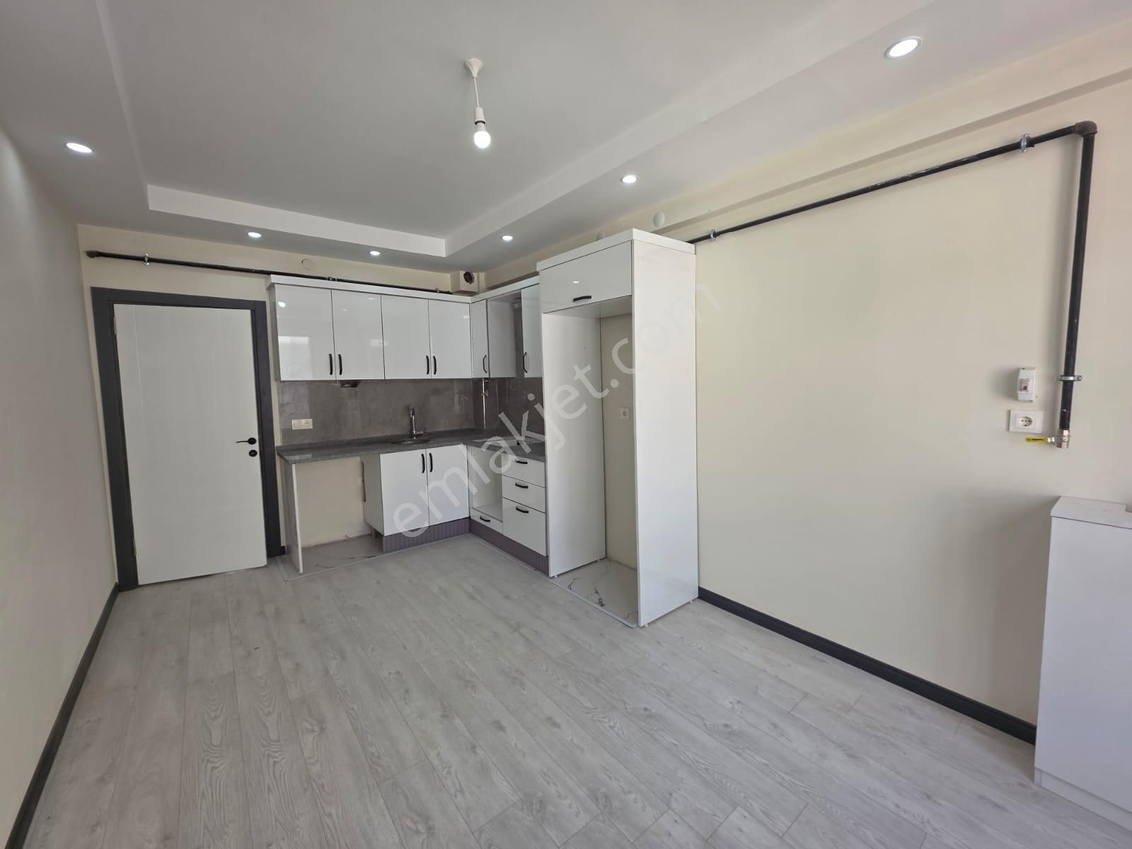 Çamlıca'da Ara Kat 1+1 Lüks Daire Zeminden Isıtma Kapalı Balkon - Görsel 12