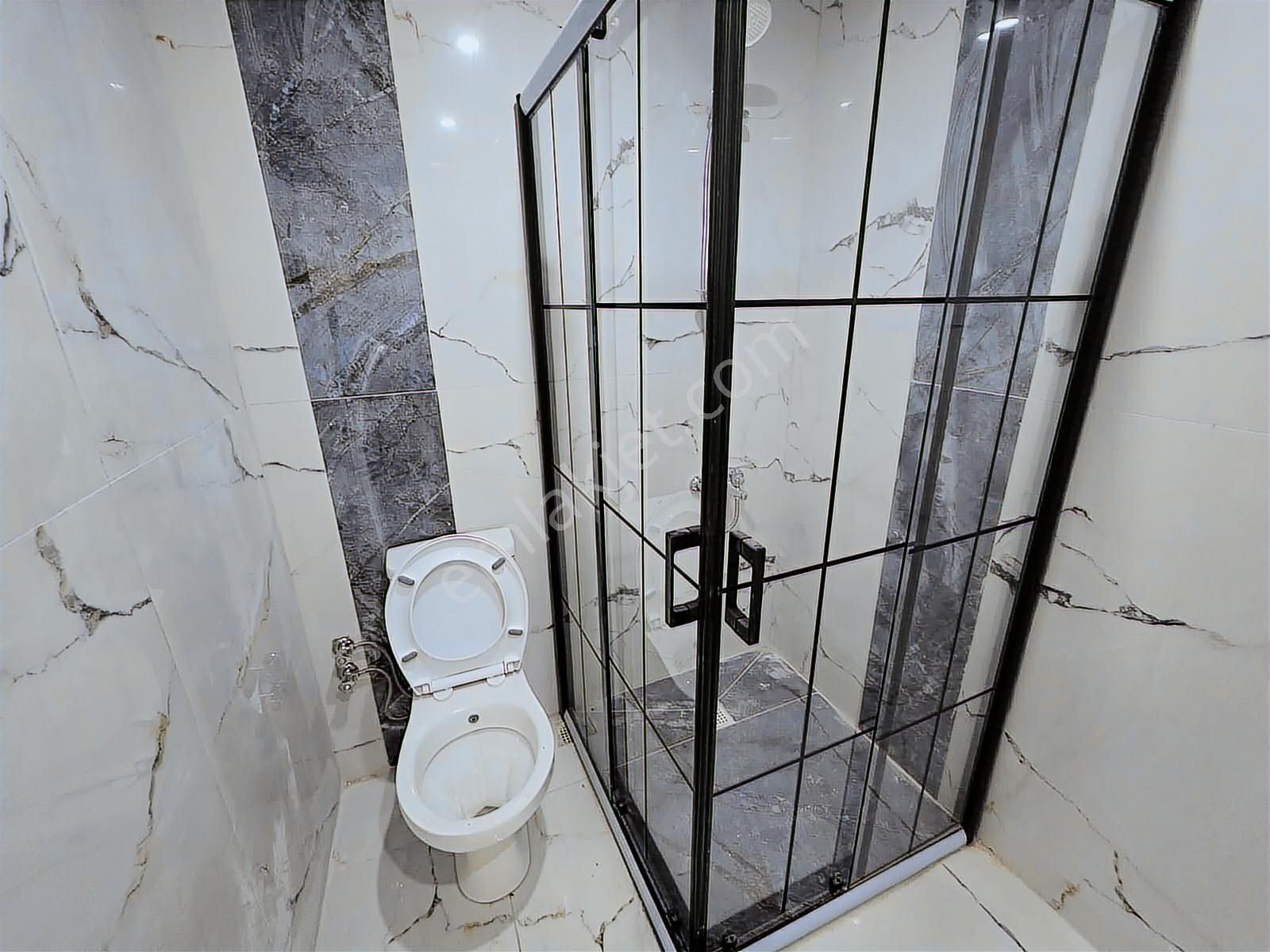 Çamlıca'da Ara Kat 1+1 Lüks Daire Zeminden Isıtma Kapalı Balkon - Görsel 5