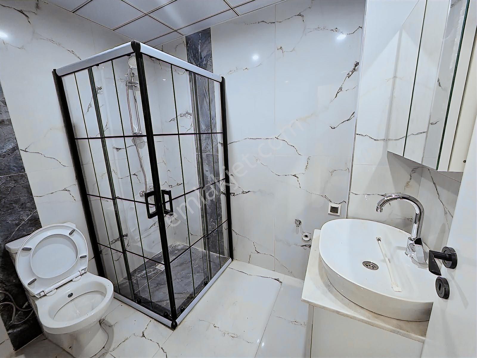 Çamlıca'da Ara Kat 1+1 Lüks Daire Zeminden Isıtma Kapalı Balkon - Görsel 6