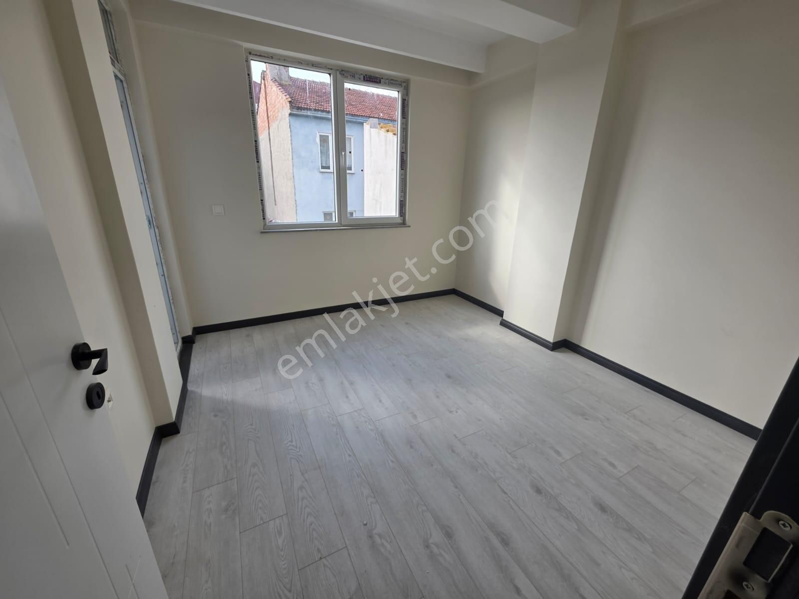 Çamlıca'da Ara Kat 1+1 Lüks Daire Zeminden Isıtma Kapalı Balkon - Görsel 17