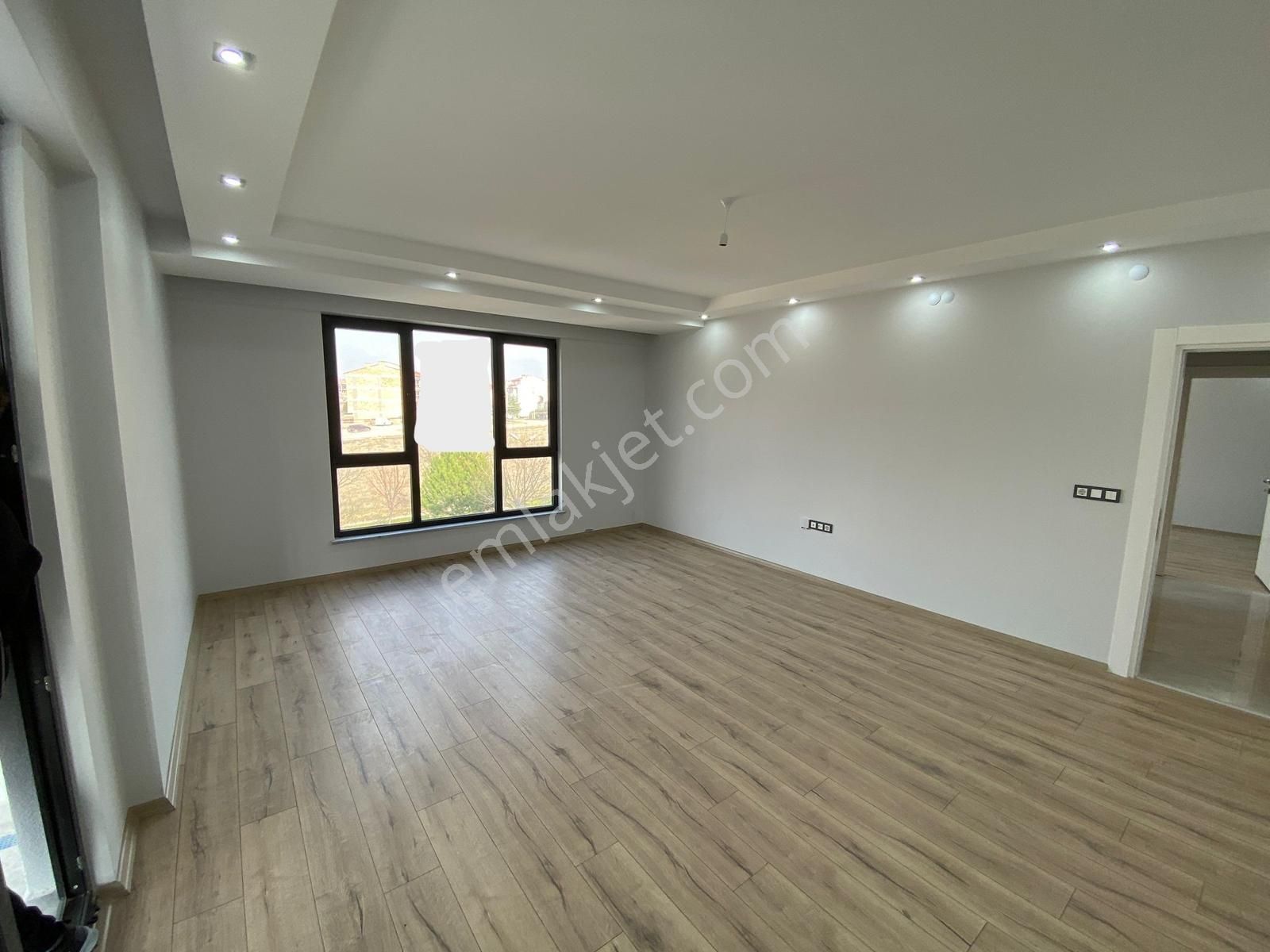 Şahintepesi'nden Çamlıca'da Site İçinde Lüks 3+1satılık Daireler