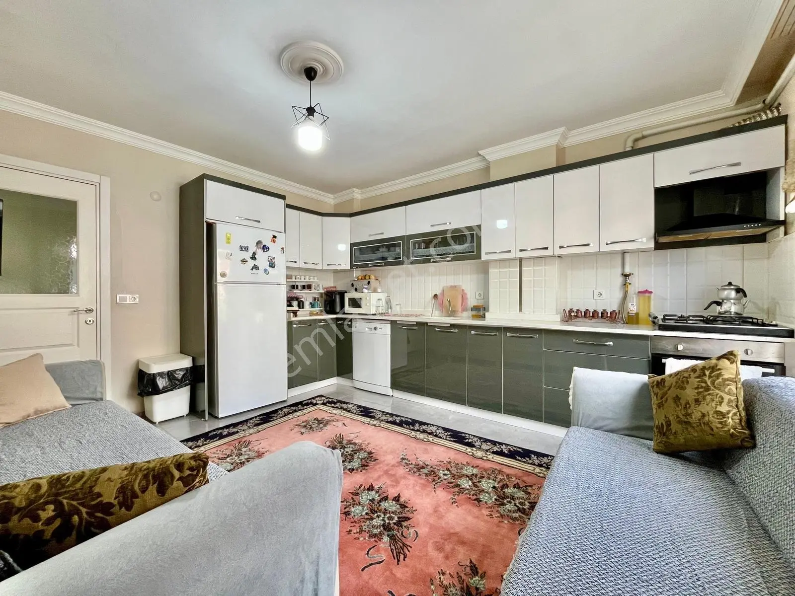 Gümüşden Tuzcumuratta Doğalgazlı Ayrı Mutfaklı Ön Cephe 3+1daire