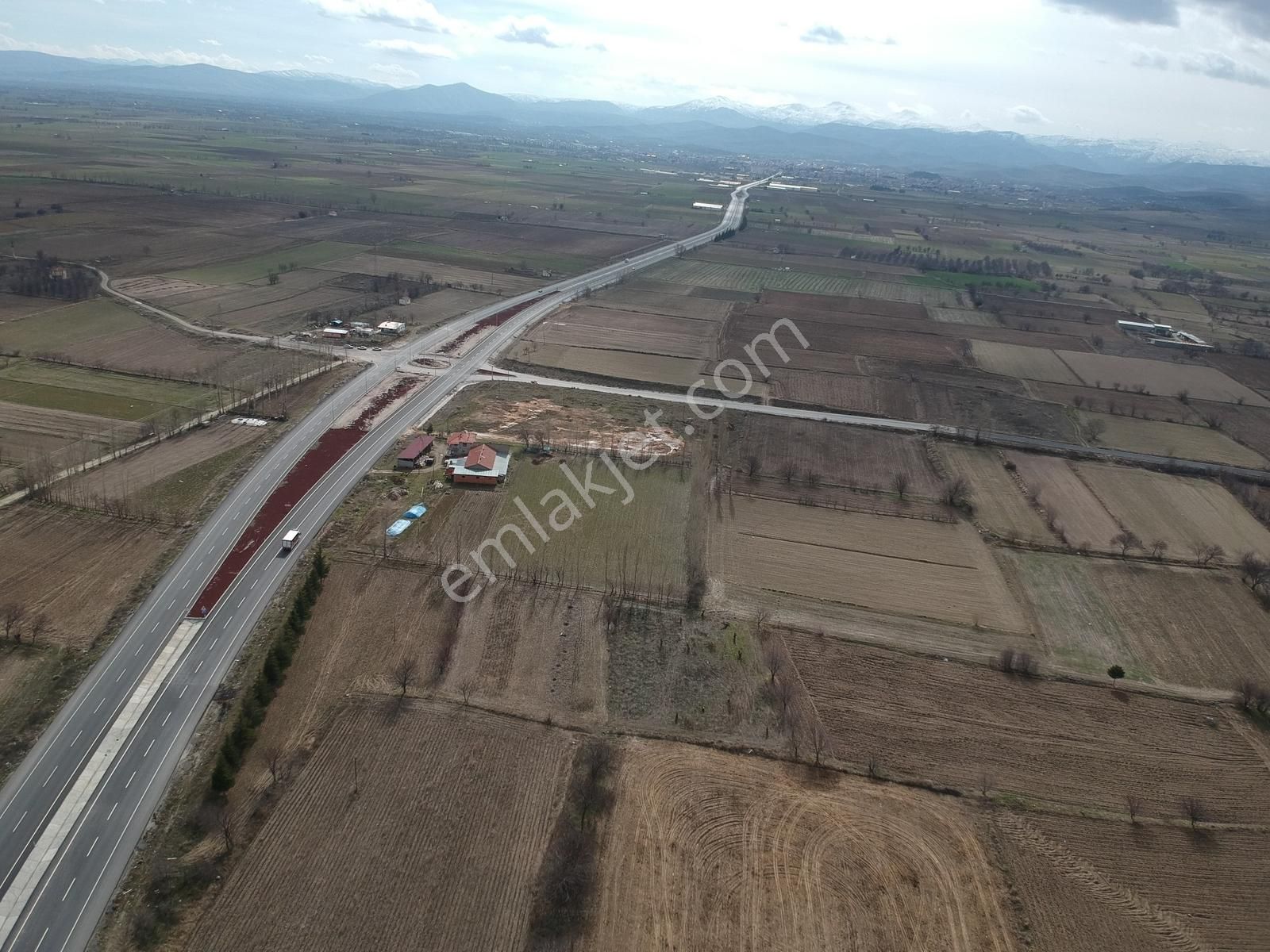 İlbey // Şuhut - Afyon Yolu Paralelinde 12.818 M² Kuyulu Tarla - Görsel 26