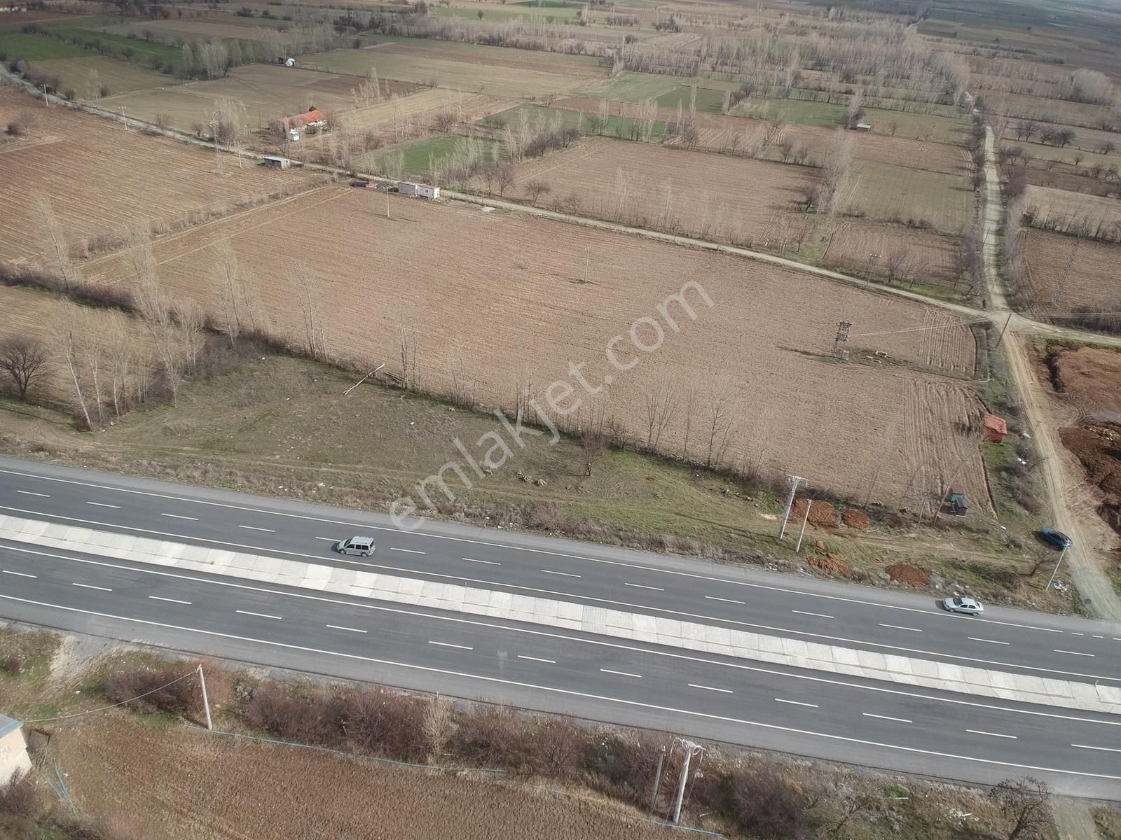 İlbey // Şuhut - Afyon Yolu Paralelinde 12.818 M² Kuyulu Tarla - Görsel 10