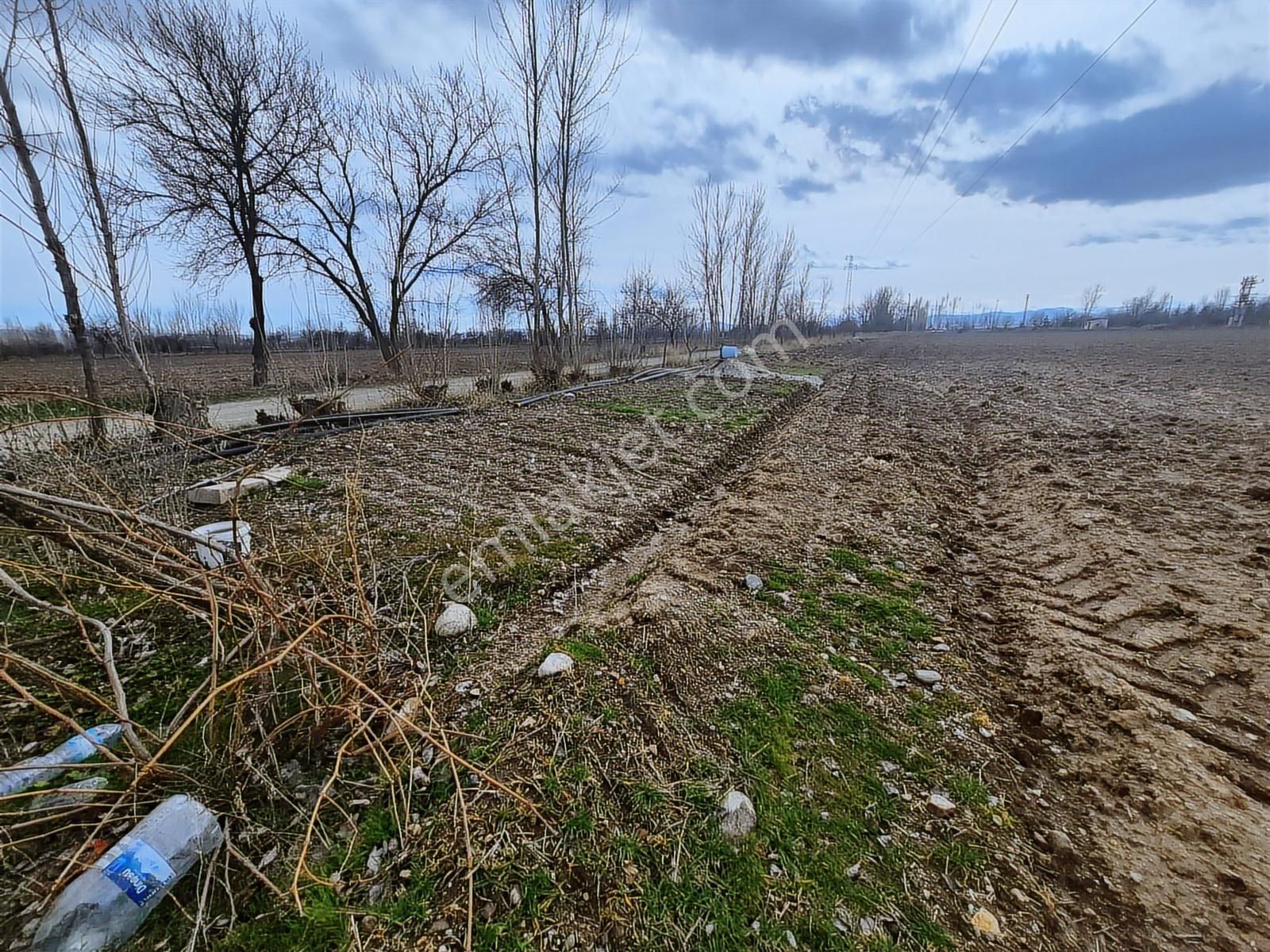 İlbey // Şuhut - Afyon Yolu Paralelinde 12.818 M² Kuyulu Tarla - Görsel 23