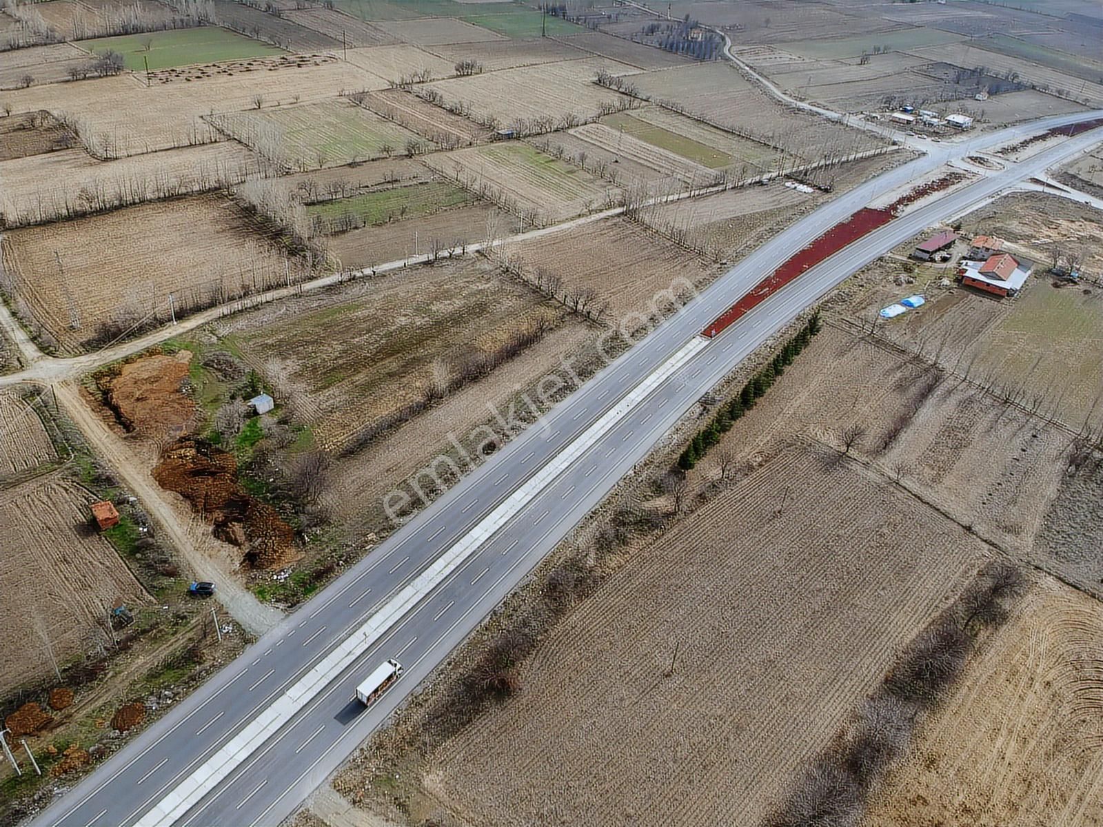 İlbey // Şuhut - Afyon Yolu Paralelinde 12.818 M² Kuyulu Tarla - Görsel 20