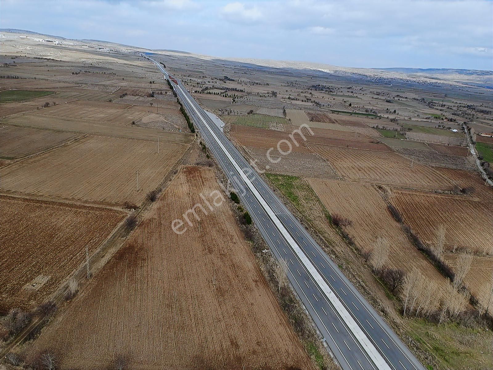 İlbey // Şuhut - Afyon Yolu Paralelinde 12.818 M² Kuyulu Tarla - Görsel 4