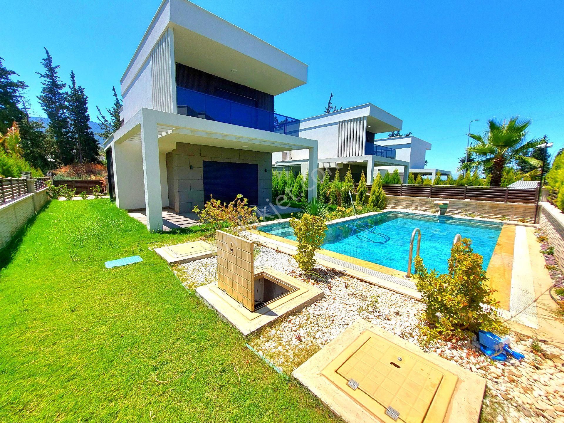 Ata Emlak'tan Plaja Yakın Özel Havuzlu Tek Müstakil 4+1 Sıfır Villa - Görsel 2