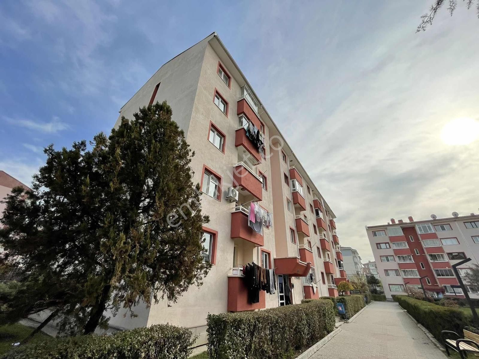 Alc Den Metronun Dibinde Salon Bagımsız Yapılı Daire 3+1 Siteiçi