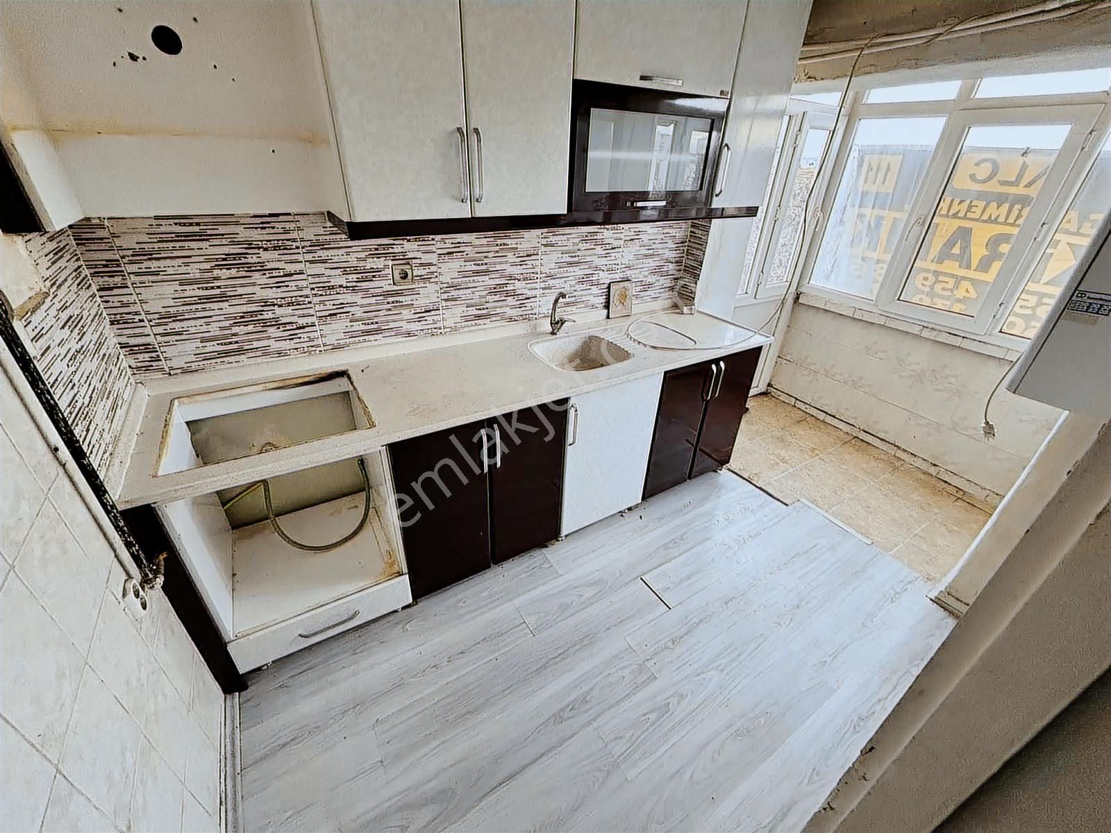 A L C Den Ulubatlı Hasan Mah. Merkezi Konumda 2+1 Kiralık Daire