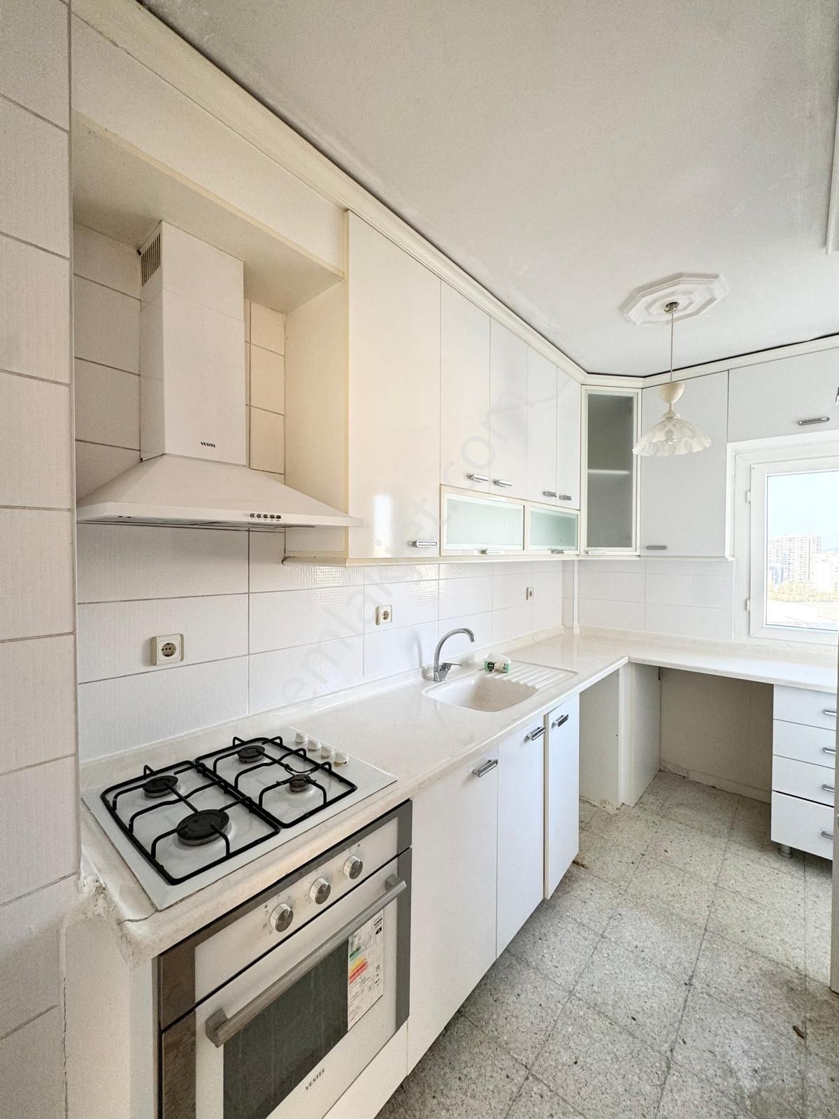 Adana Çukurova Yüzüncüyılda Carfeura Yakın 3+1 Kiralık Cazip Fiyat İle Daire