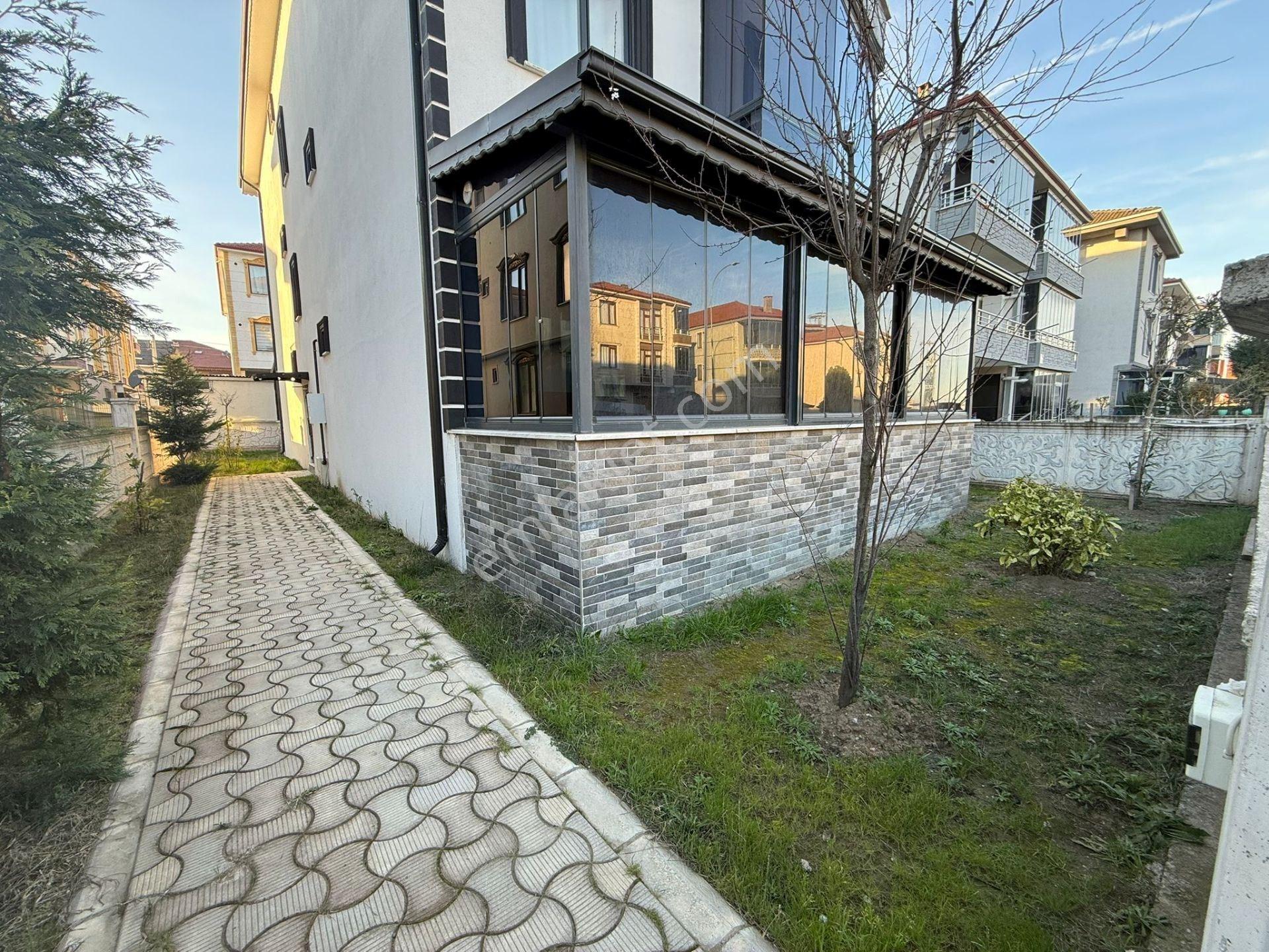 Altın Emlak'tan Yalı Mahallesi'nde Deniz Gören, Cam Balkonlu, Ara Kat 2+1 Yazlık Daire - Görsel 4