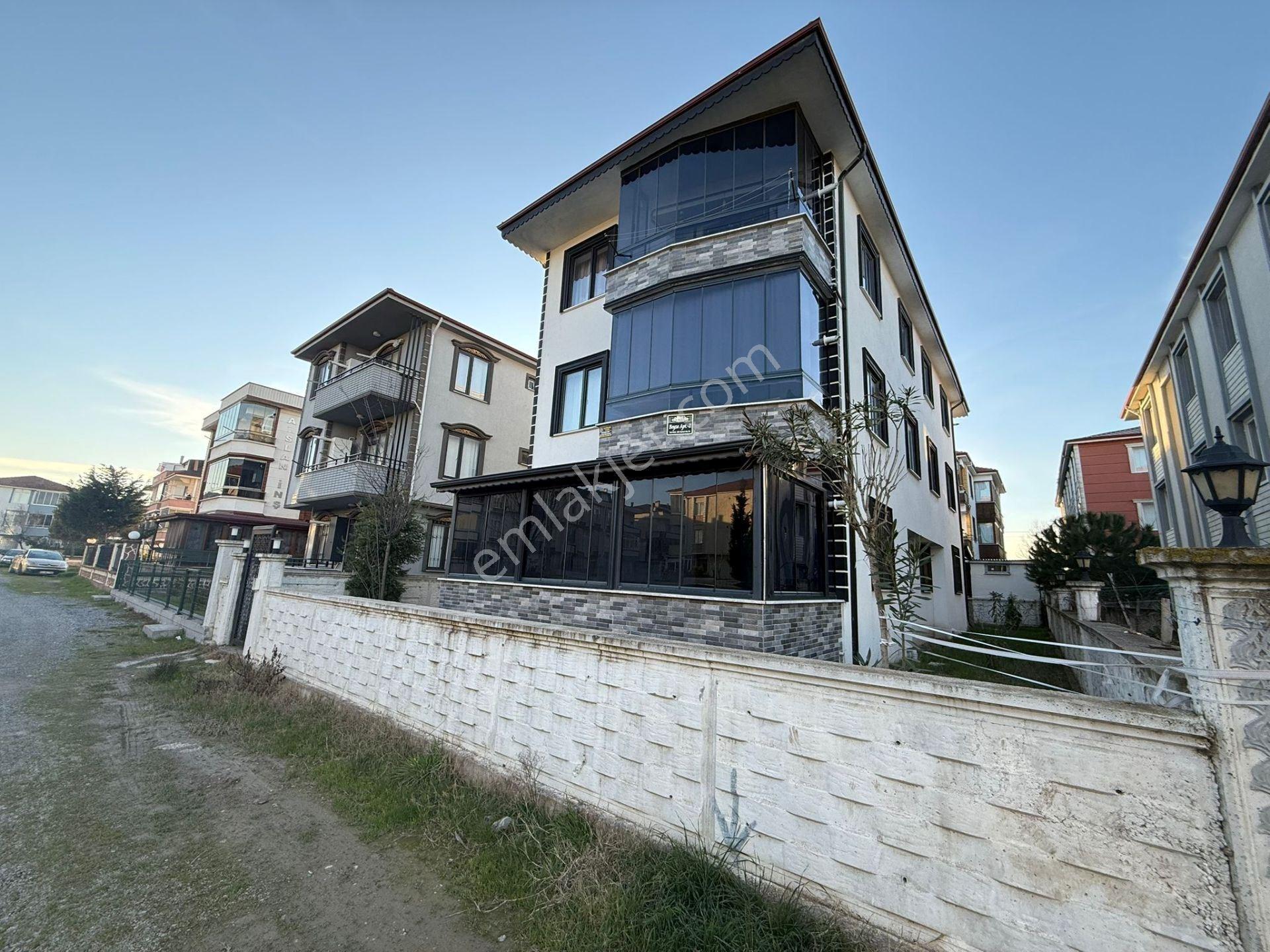 Altın Emlak'tan Yalı Mahallesi'nde Deniz Gören, Cam Balkonlu, Ara Kat 2+1 Yazlık Daire - Görsel 3