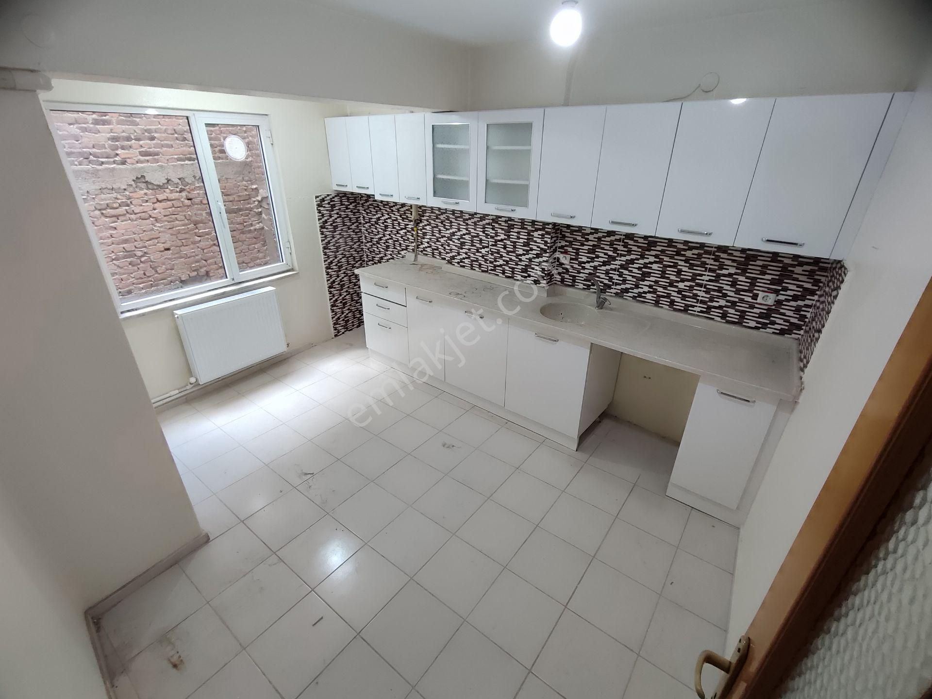 Kardeşten Edremit Merkezde Doğalgazlı Ayrı Mutfaklı Ara Kat Geniş 3+1 Daire - Görsel 5