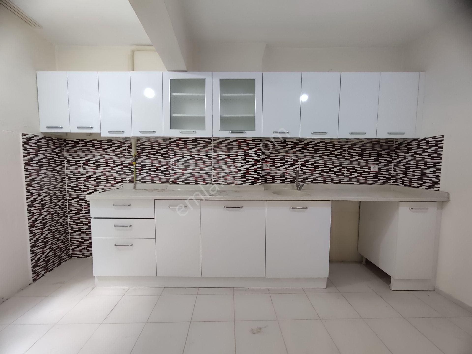 Kardeşten Edremit Merkezde Doğalgazlı Ayrı Mutfaklı Ara Kat Geniş 3+1 Daire - Görsel 3