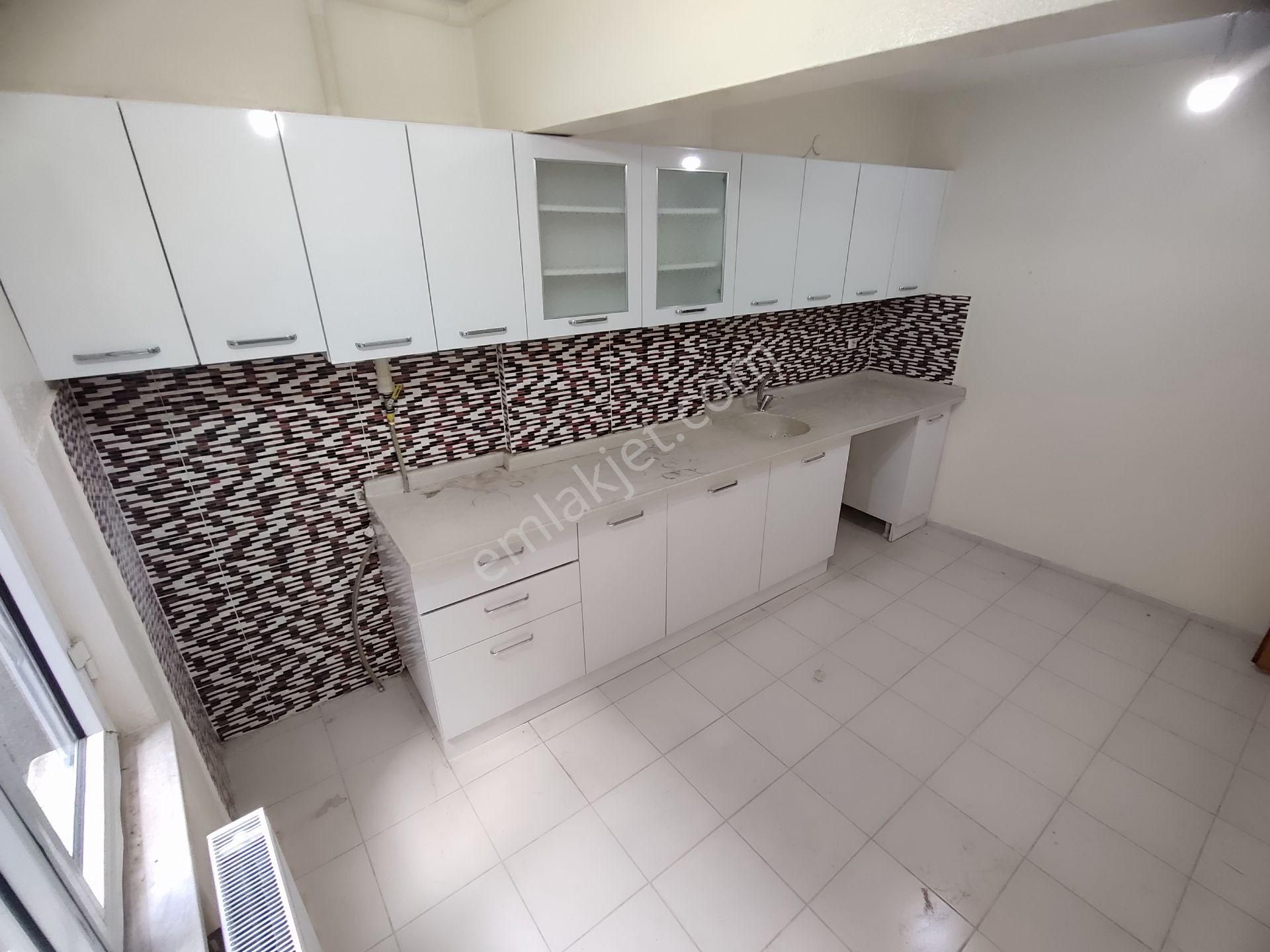 Kardeşten Edremit Merkezde Doğalgazlı Ayrı Mutfaklı Ara Kat Geniş 3+1 Daire - Görsel 4