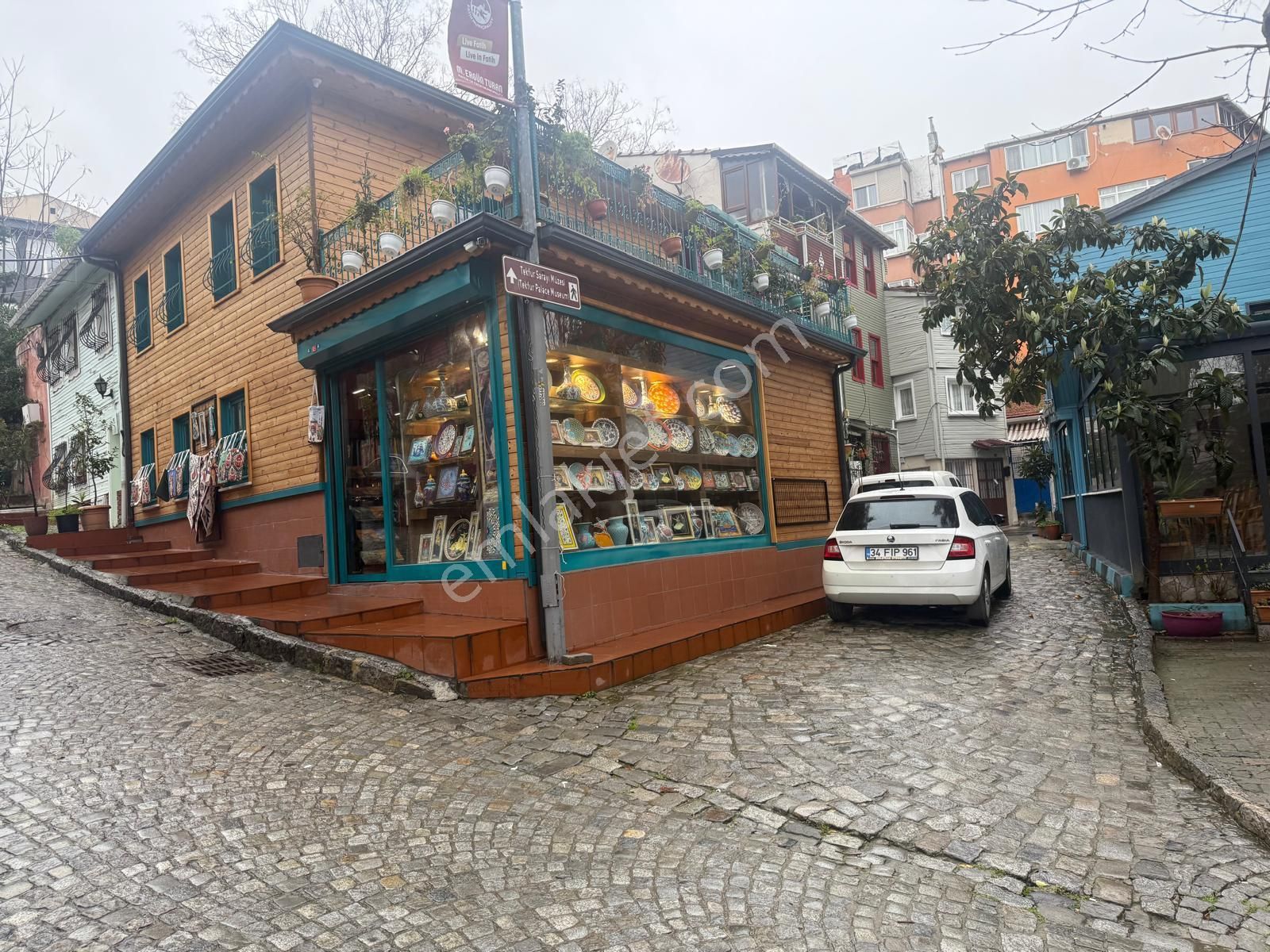 Fatih Ayvansaray'da Tarihi Medrese Yanı Bahçeli Müstakil Bina - Görsel 30