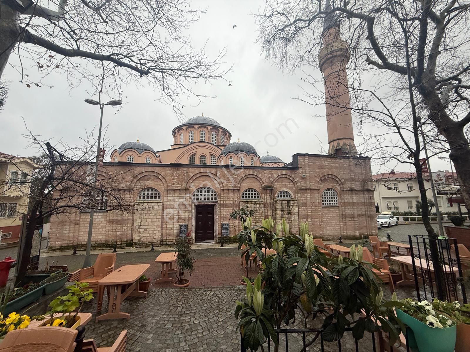 Fatih Ayvansaray'da Tarihi Medrese Yanı Bahçeli Müstakil Bina - Görsel 26