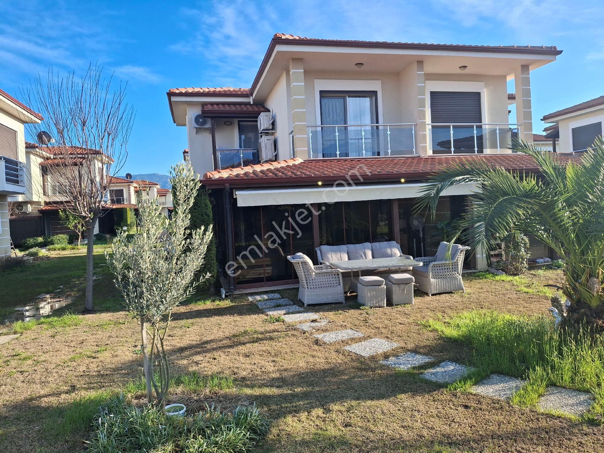 Kuşadası Davutlar Yolunda Ege Birlik Tatil Köyünde Satılık Dubleks Yazlık Villa - Görsel 2