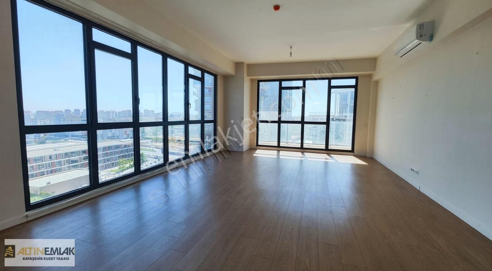 Adım İstanbul Sitesi'nde 4+1 Kiralık Daire/for Rent