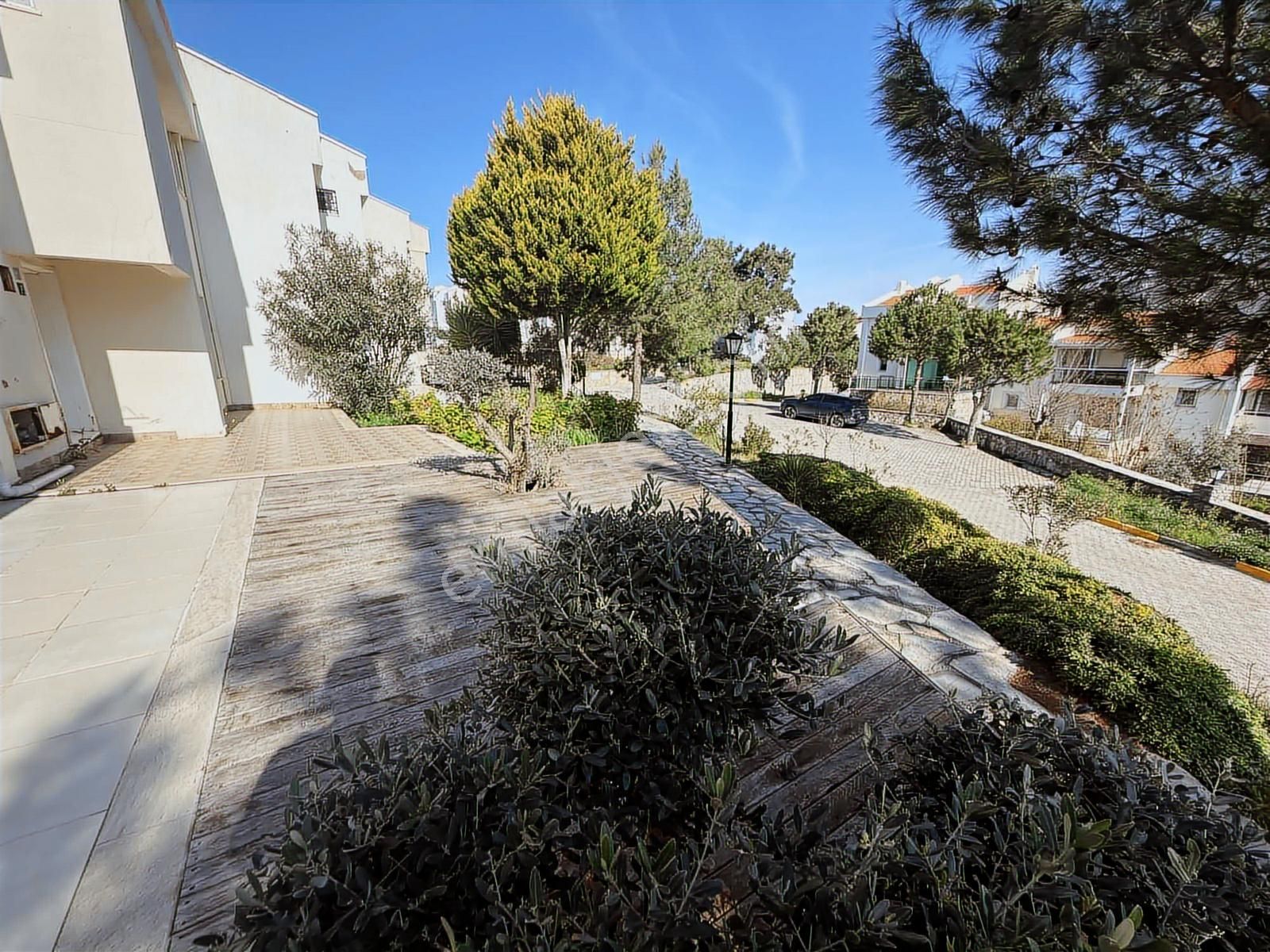 Ege Menderes Sitesi Kuştur | Denize Sıfır 3+1 | Güvenik Havuzlu