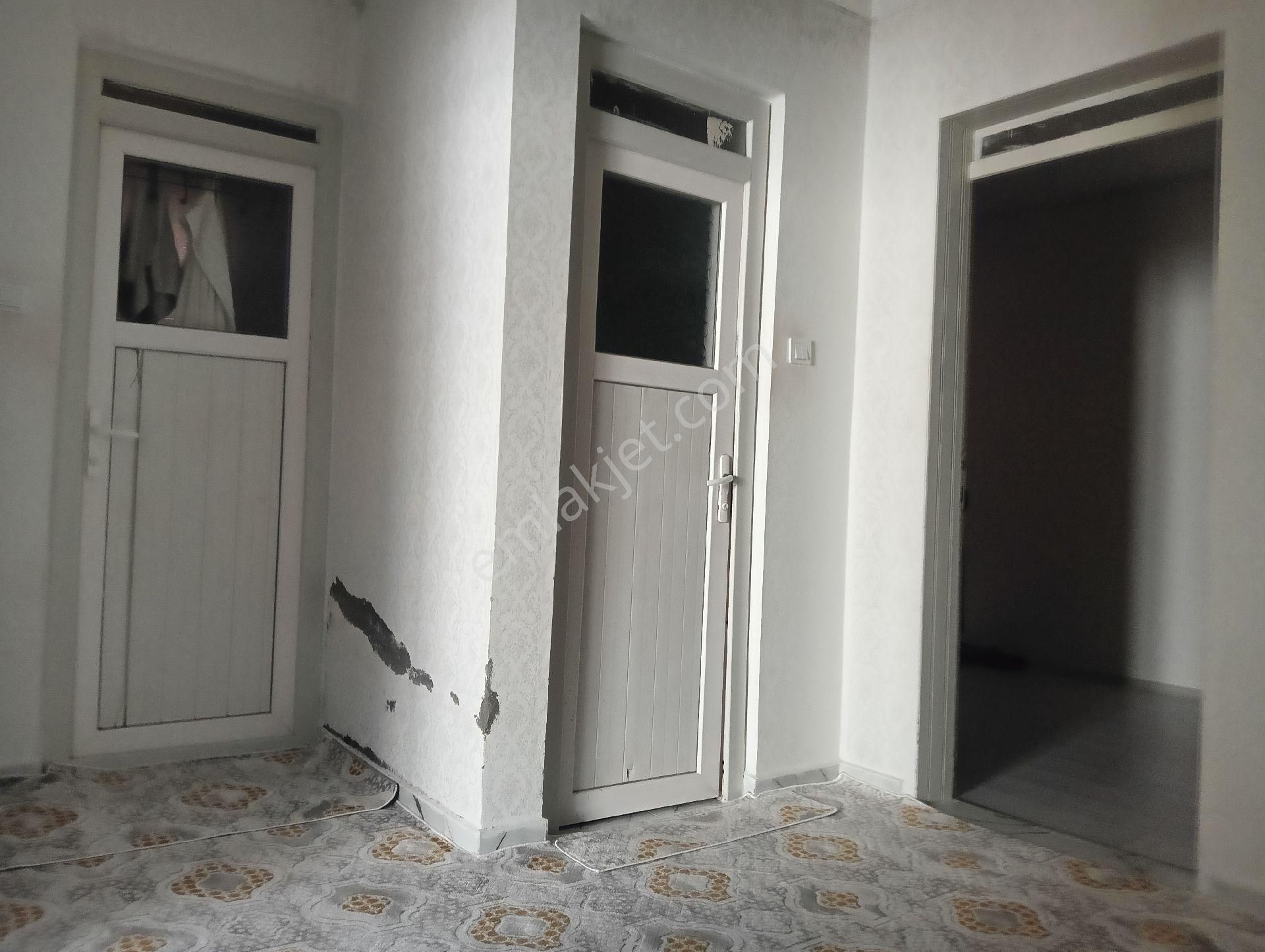 Akyol Gayrimenkul Den Satlık Müstakil Ev Sselimiye Mahllesinde Sobalı 3 Katlı - Görsel 7