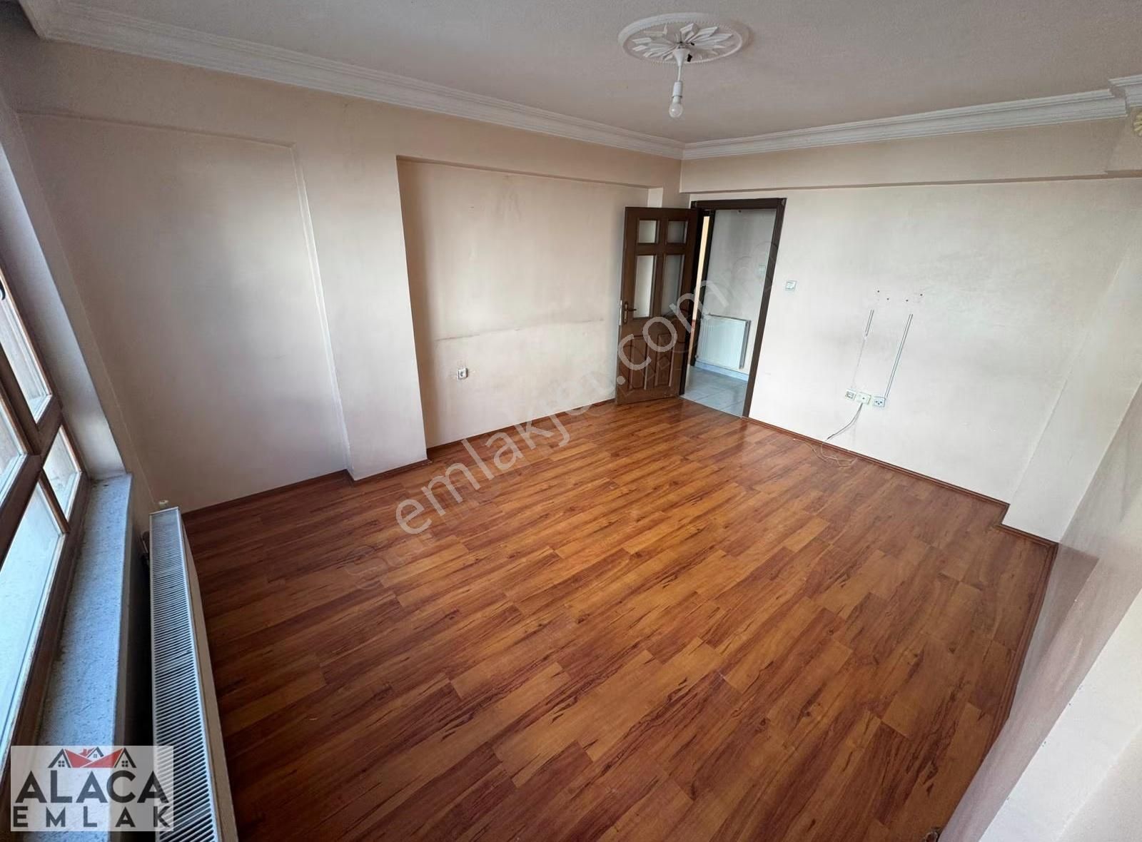 Hüseyin Gazi Göbekte 1.kat Ön Cephe 2+1 Daire - Görsel 10