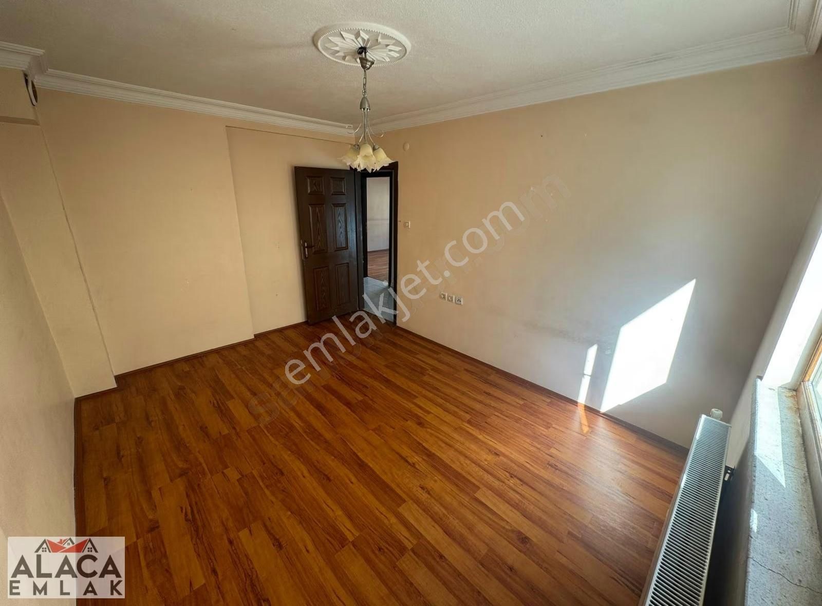 Hüseyin Gazi Göbekte 1.kat Ön Cephe 2+1 Daire - Görsel 15