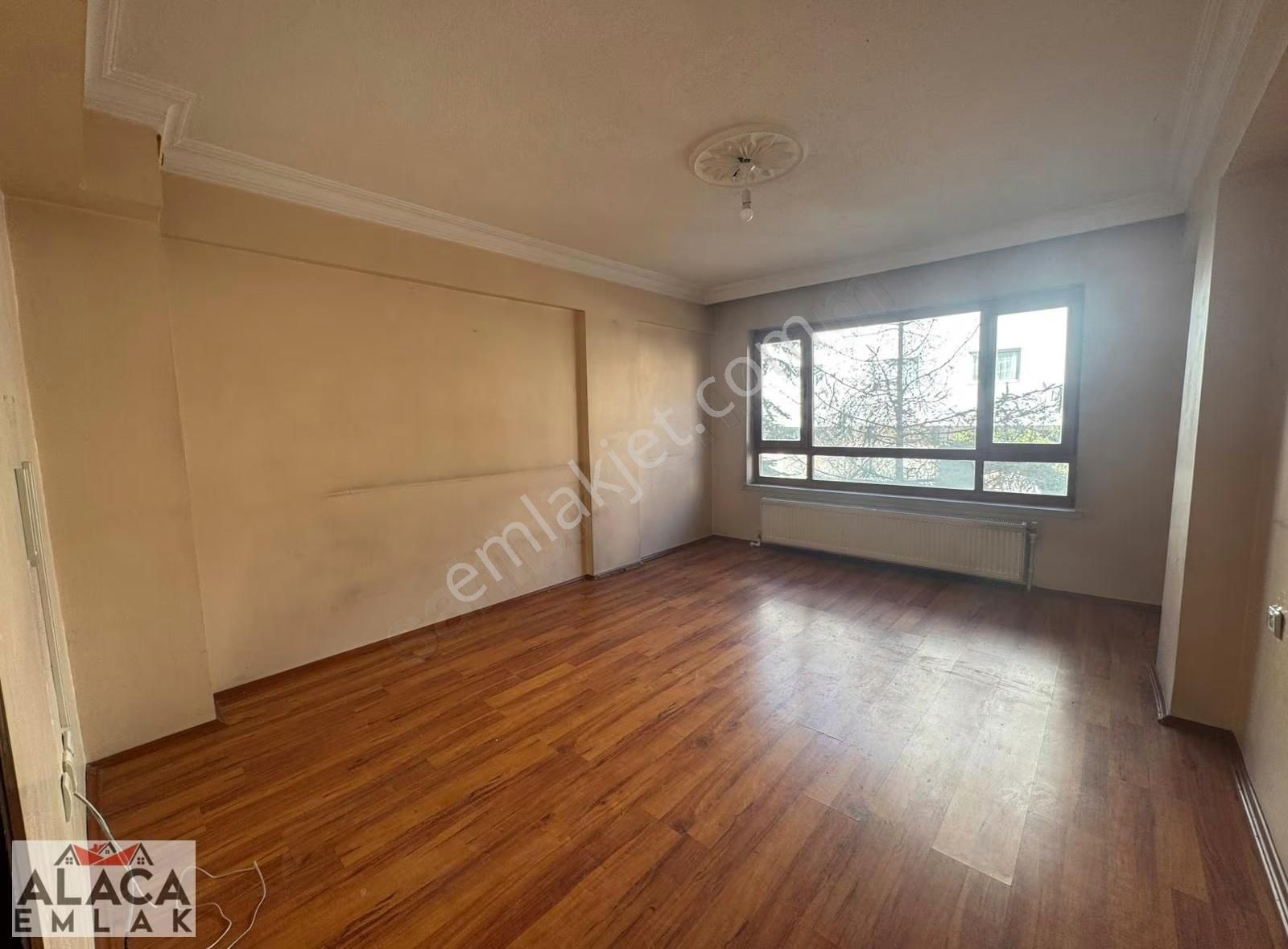 Hüseyin Gazi Göbekte 1.kat Ön Cephe 2+1 Daire - Görsel 3