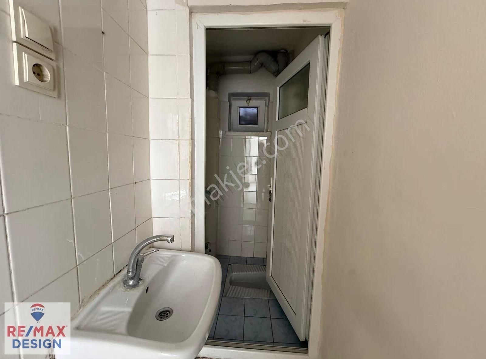 Mithatpaşa Mahallesinde Kiralık 3+1 Daire - Görsel 9