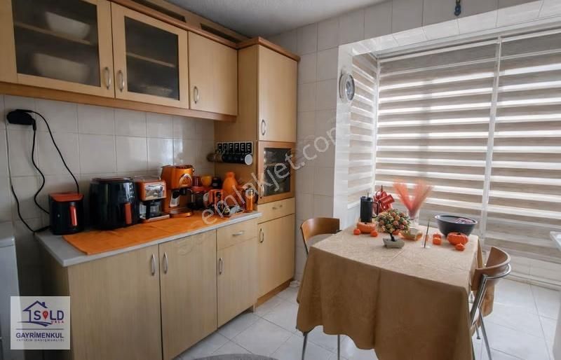 Göztepe Mahallesi Cadde Üstü Deniz Manzaralı Satılık Daire - Görsel 2