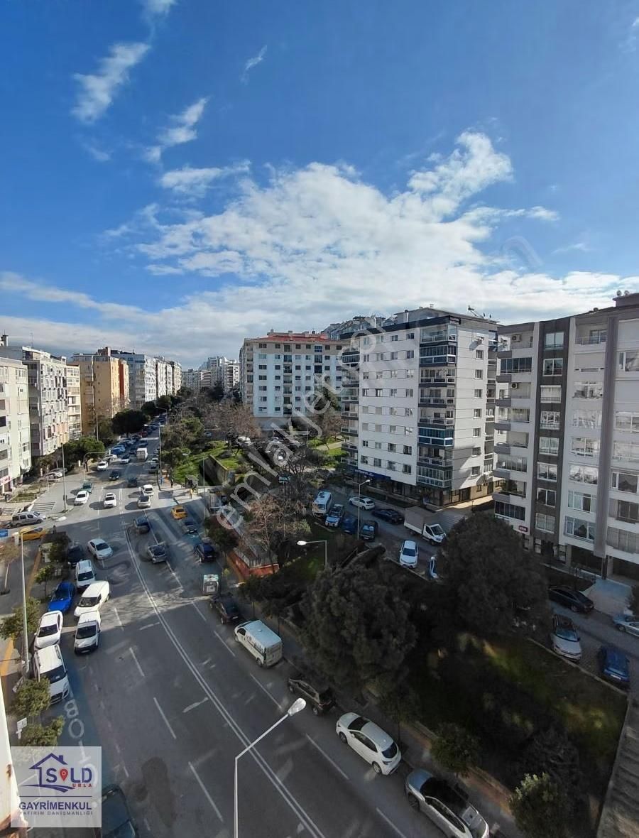 Göztepe Mahallesi Cadde Üstü Deniz Manzaralı Satılık Daire - Görsel 4
