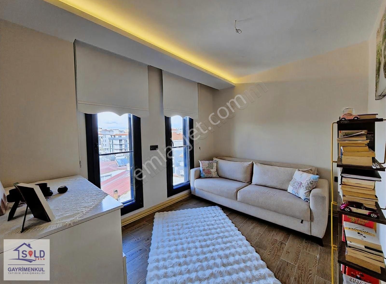 Seferihisar Camikebir Mahallesi'nde 2+1 Kiralık Daire - Görsel 13