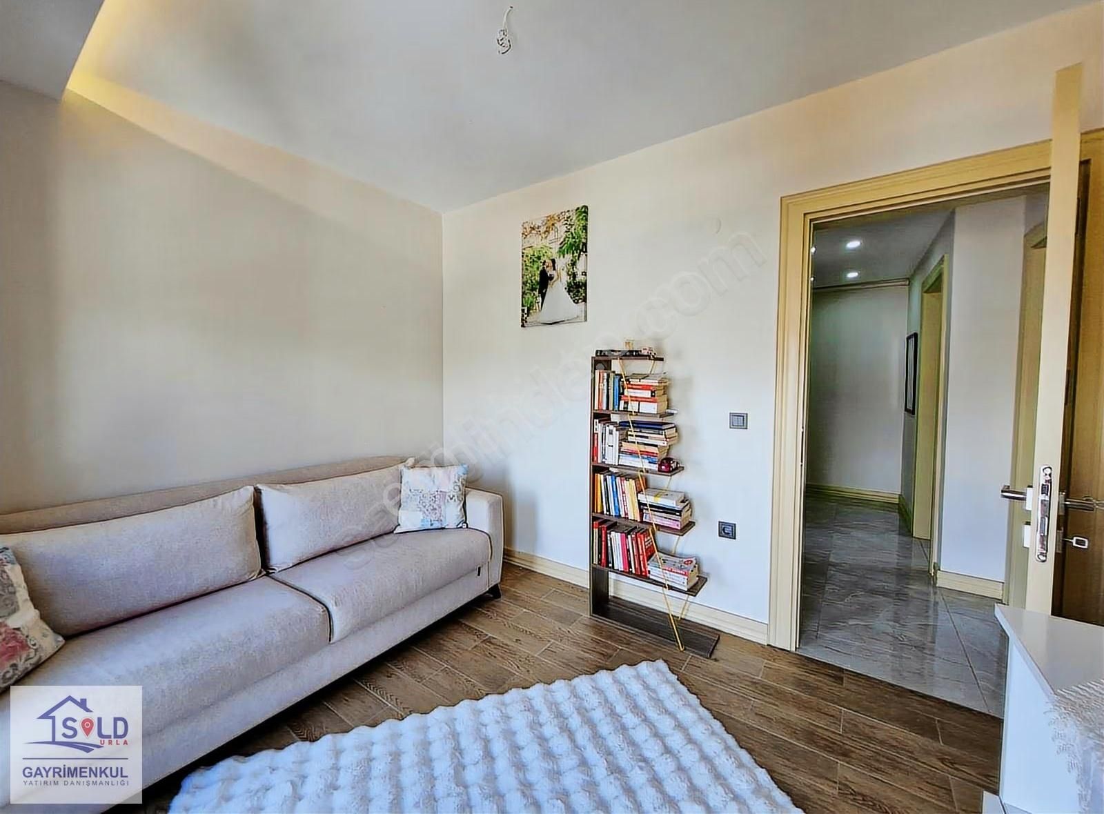 Seferihisar Camikebir Mahallesi'nde 2+1 Kiralık Daire - Görsel 31