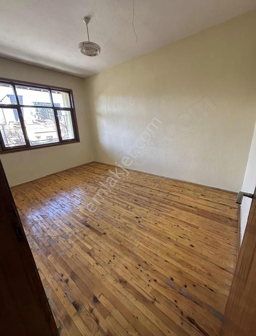 Şeker Mah. 3+1 Sobalı Kiralık - Görsel 3