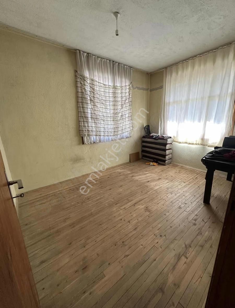 Şeker Mah. 3+1 Sobalı Kiralık - Görsel 11