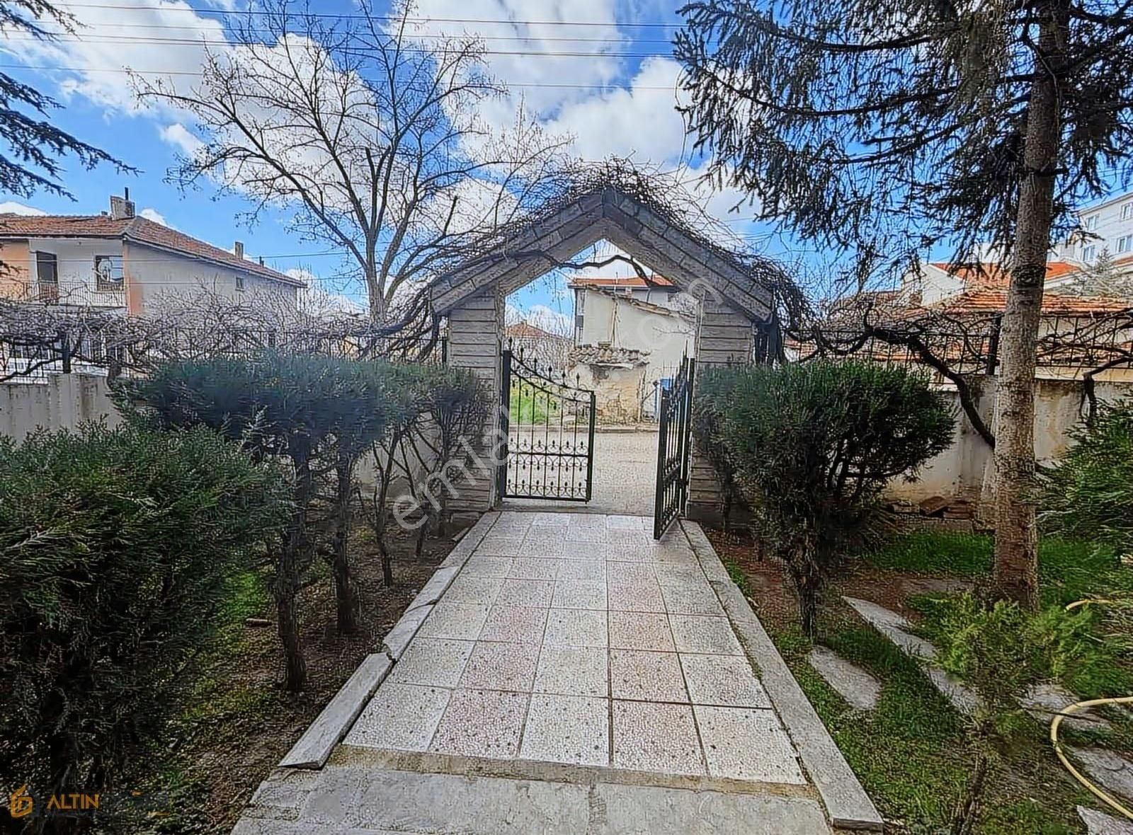 Şehitlik Mahallesinde Sessiz Ve Huzurlu Konumda Giriş Kat 3+1 - Görsel 9