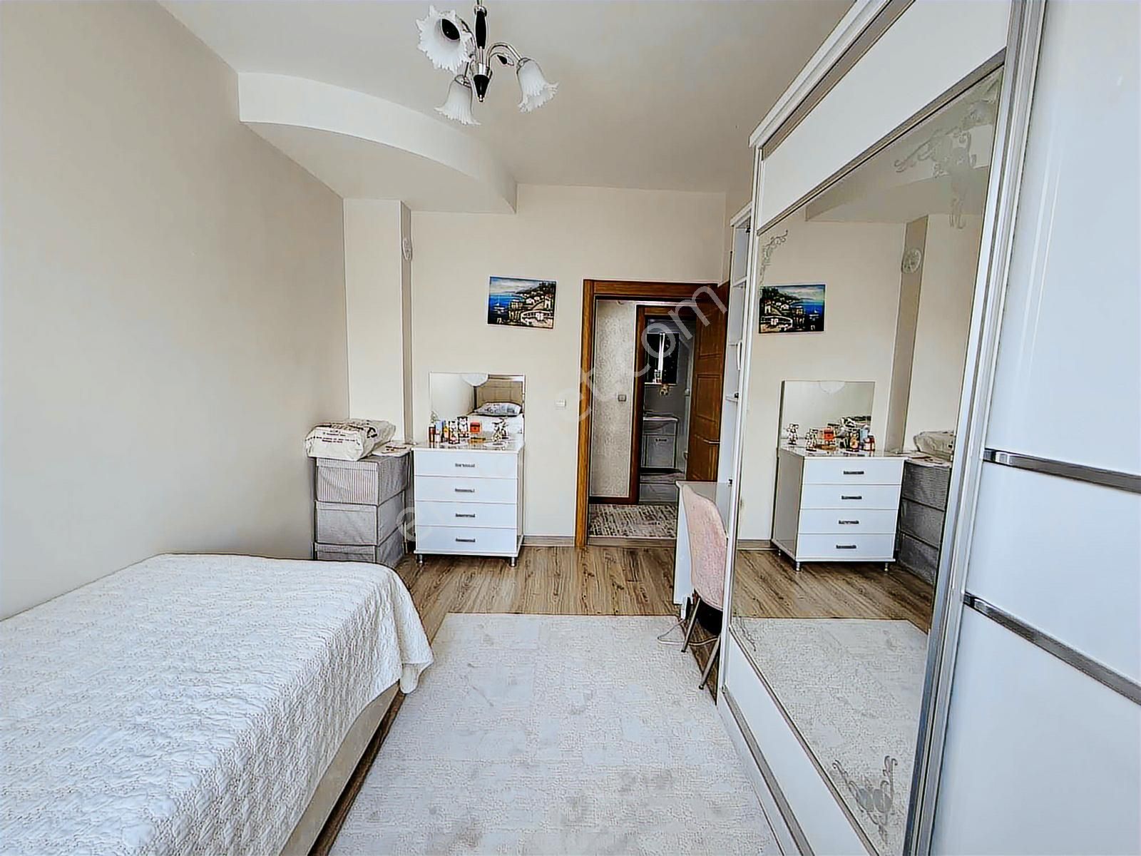 İldem Mahallesinde Tramvay Yanı Geniş 3+1 Satılık Daire - Görsel 3